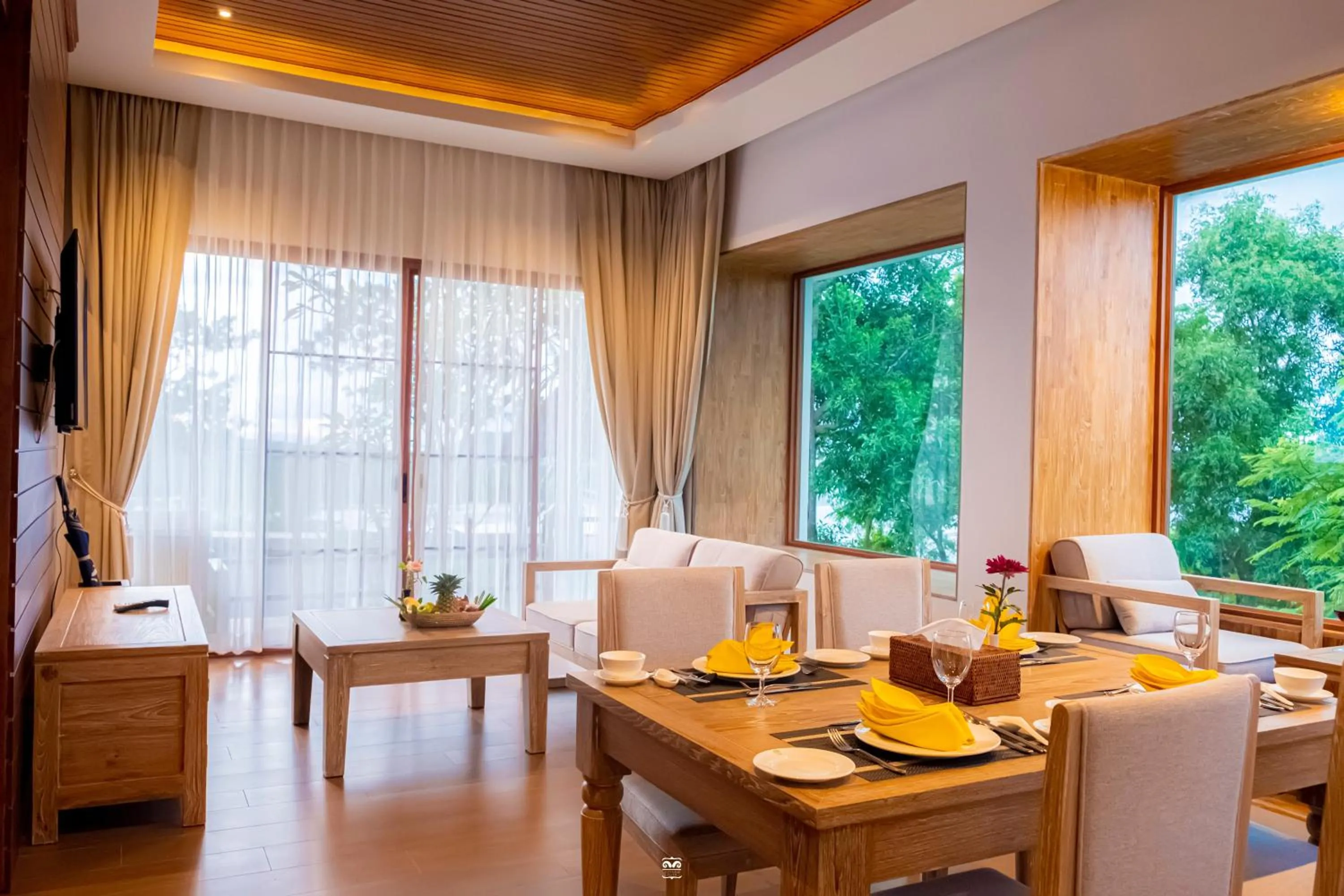 Living room in Victoria Cliff Hotel & Resort, Kawthaung