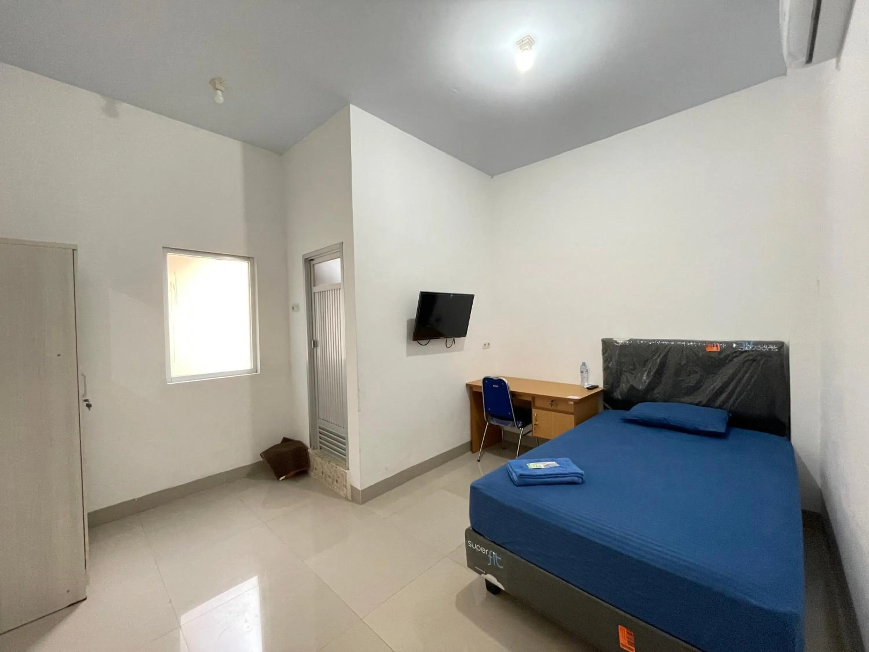 Bedroom, Bed in Hotel O Penginapan Musafir Syariah Near Paramount Woman & Childern's Hospital