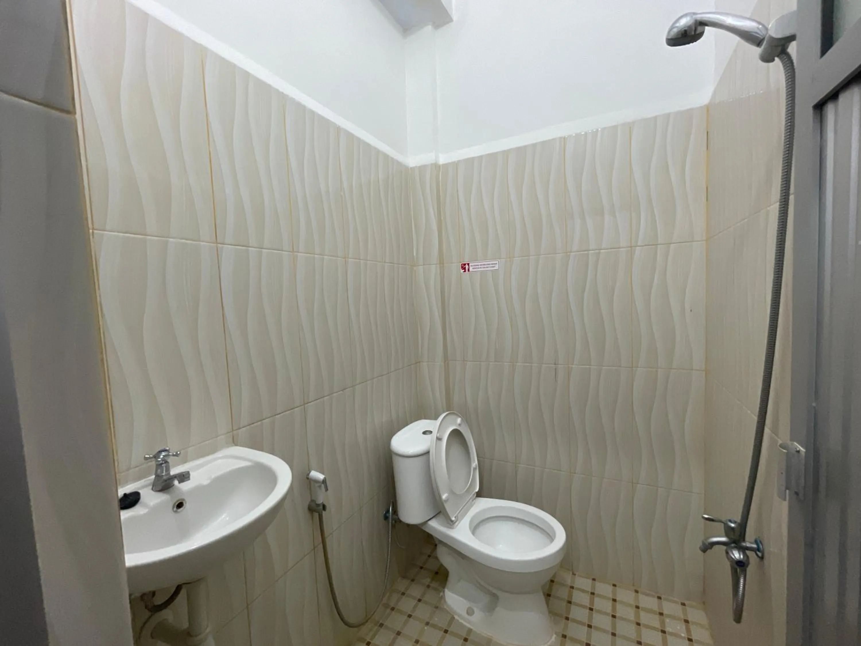 Bedroom in Hotel O Penginapan Musafir Syariah Near Paramount Woman & Childern's Hospital