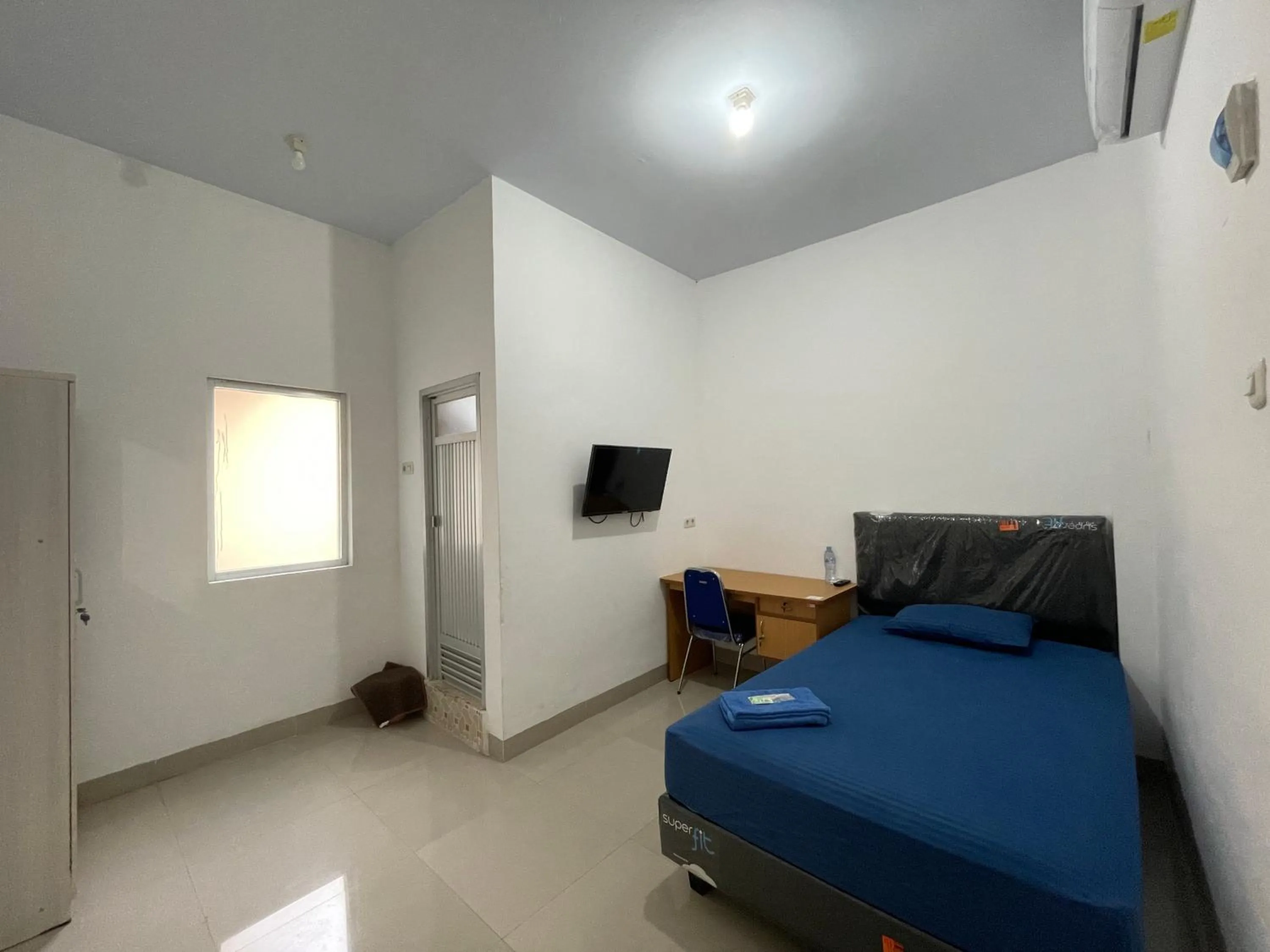 Bedroom in Hotel O Penginapan Musafir Syariah Near Paramount Woman & Childern's Hospital