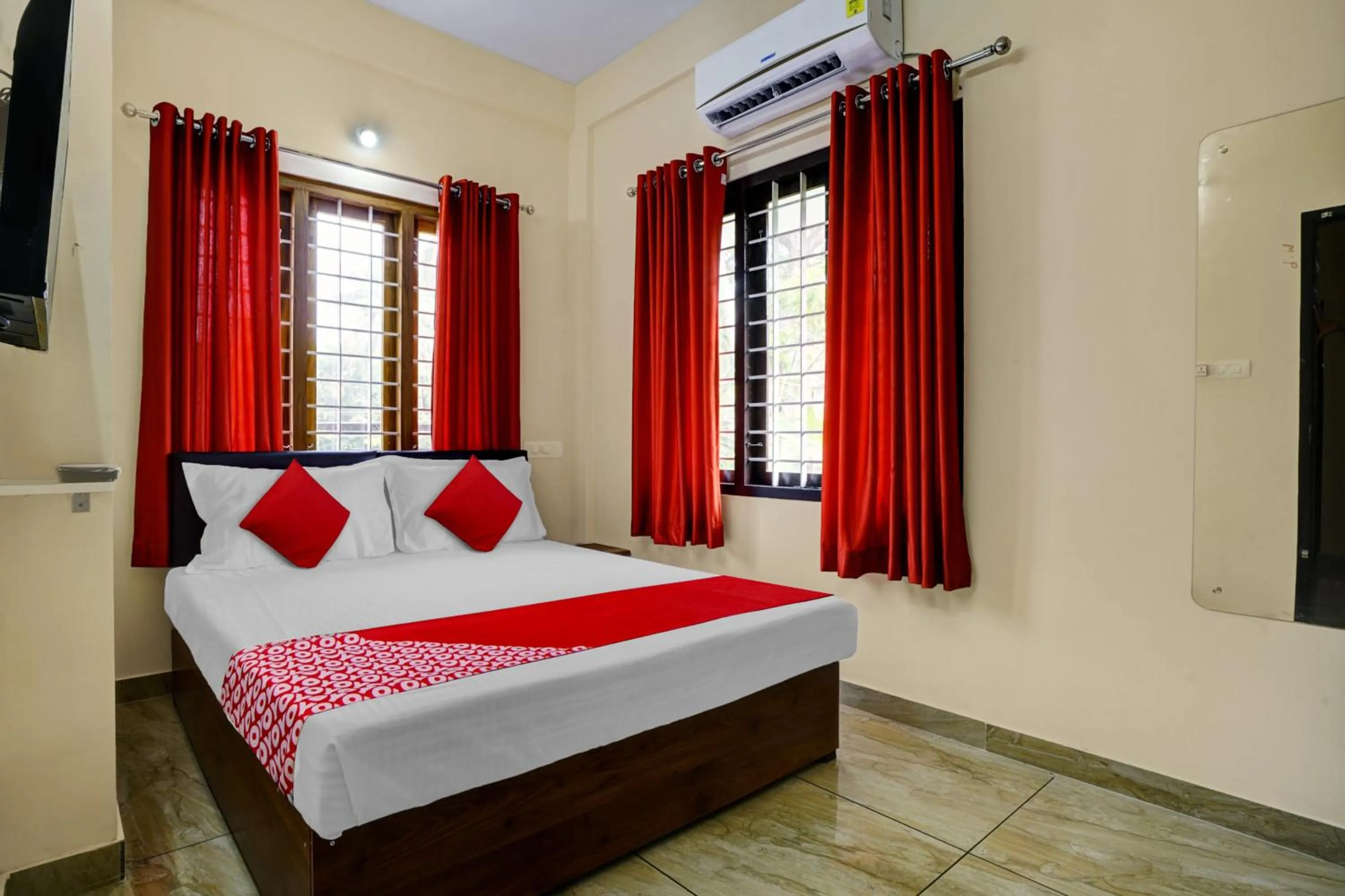 Bedroom, Bed in Hotel O Versatile Inn