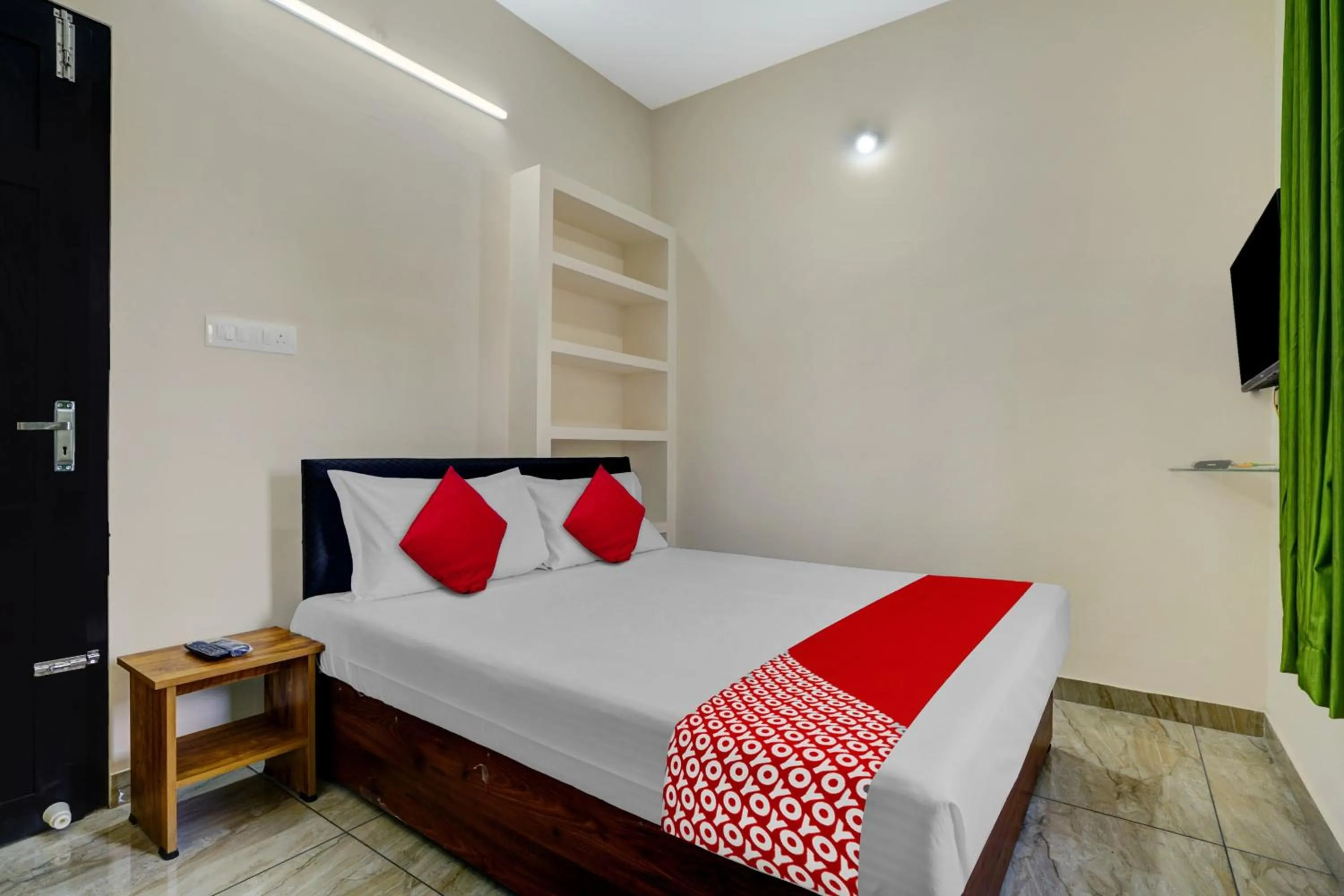 Bedroom, Bed in Hotel O Versatile Inn