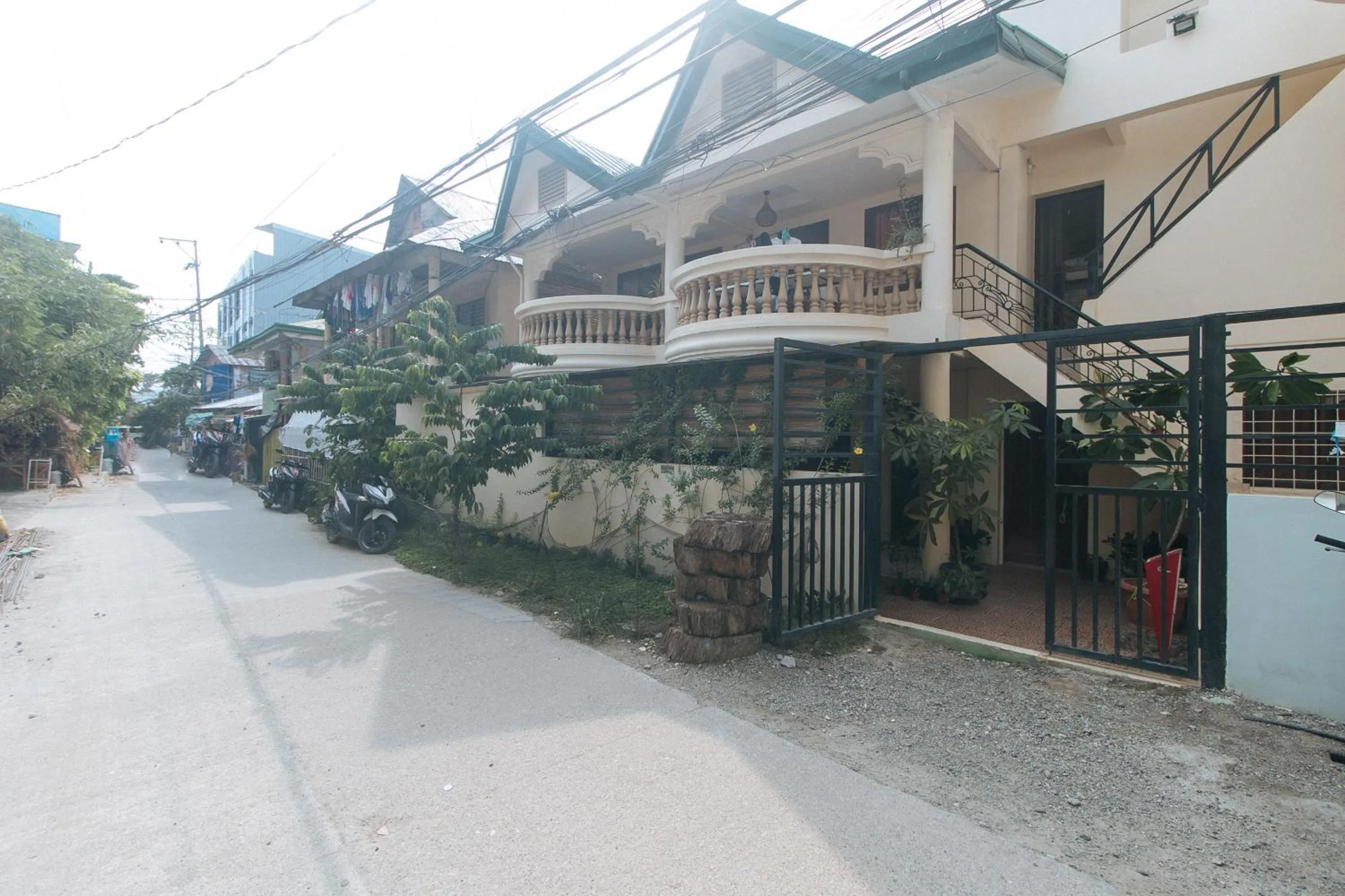 Property building in RedDoorz @ The Central Inn Boracay Island