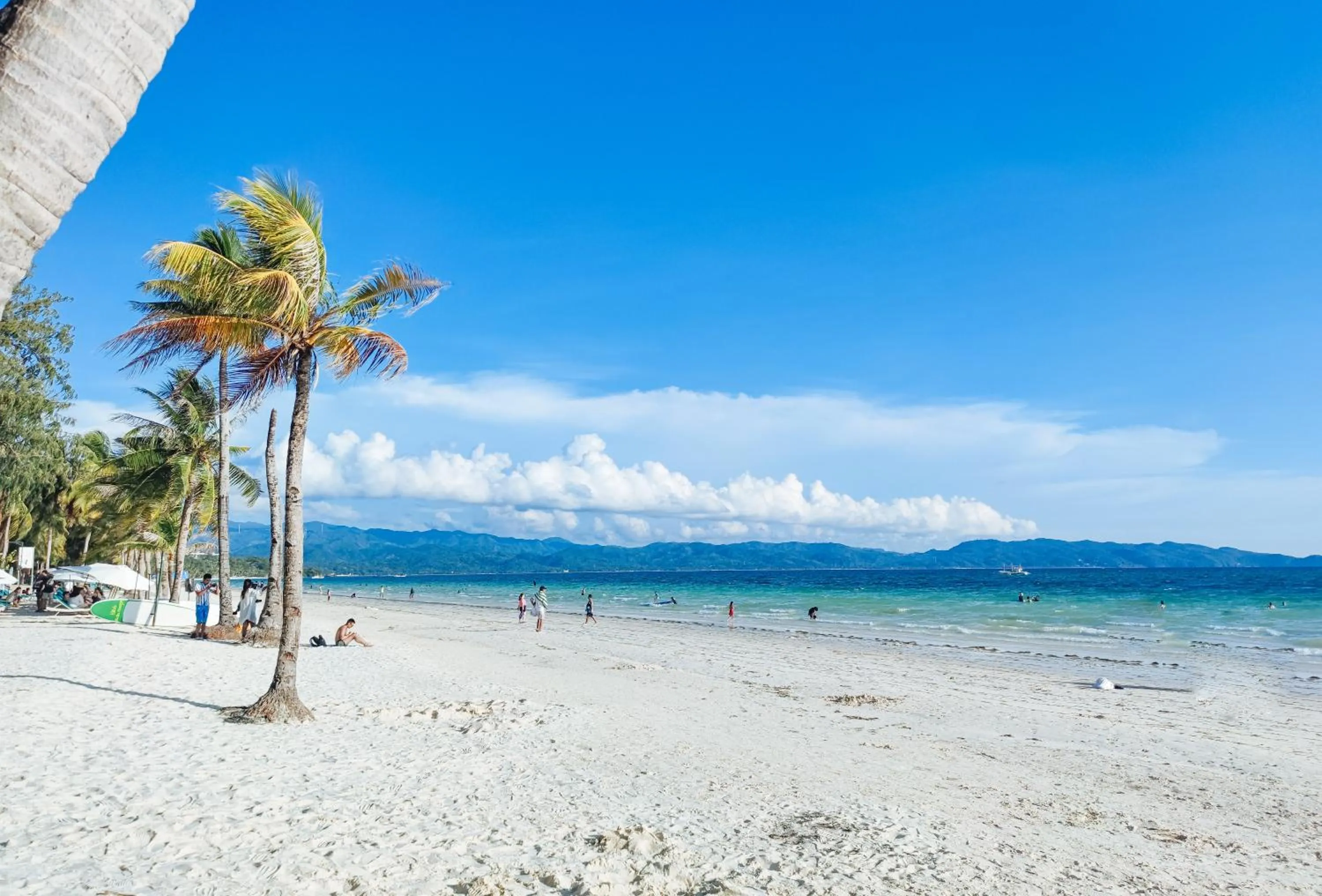 Beach in RedDoorz @ The Central Inn Boracay Island