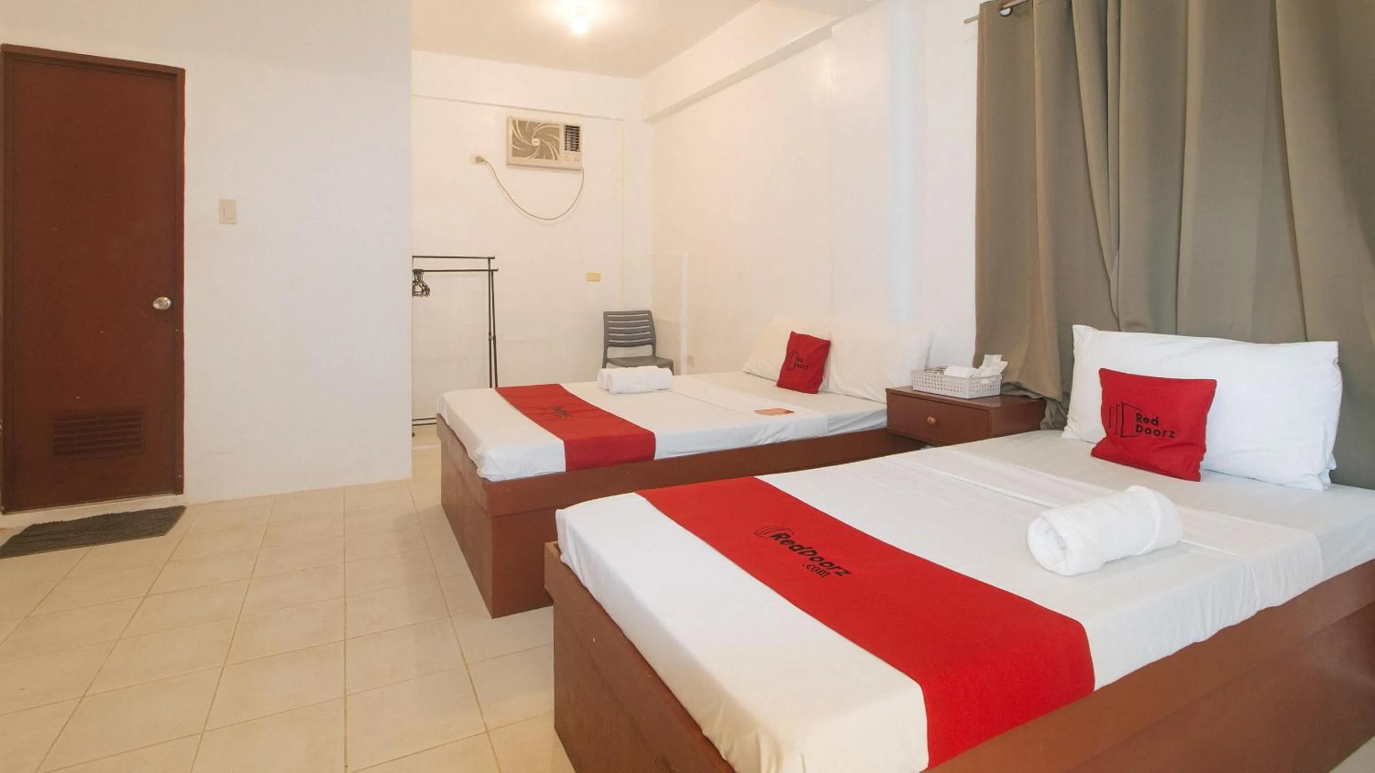 Bed in RedDoorz @ The Central Inn Boracay Island