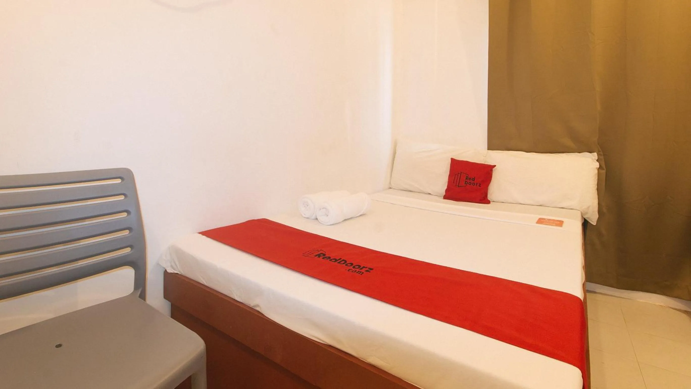 Bed in RedDoorz @ The Central Inn Boracay Island
