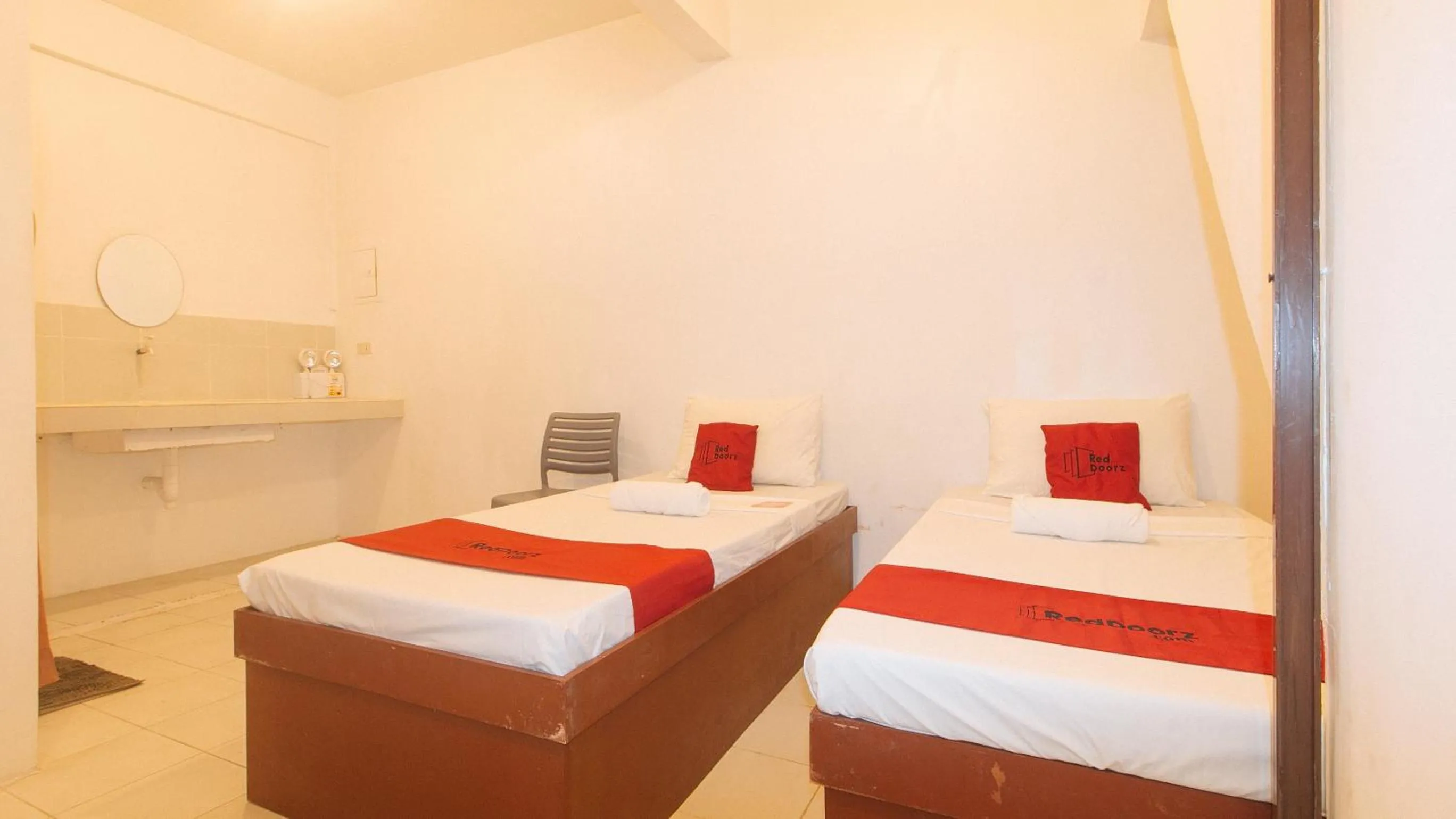 Bed in RedDoorz @ The Central Inn Boracay Island