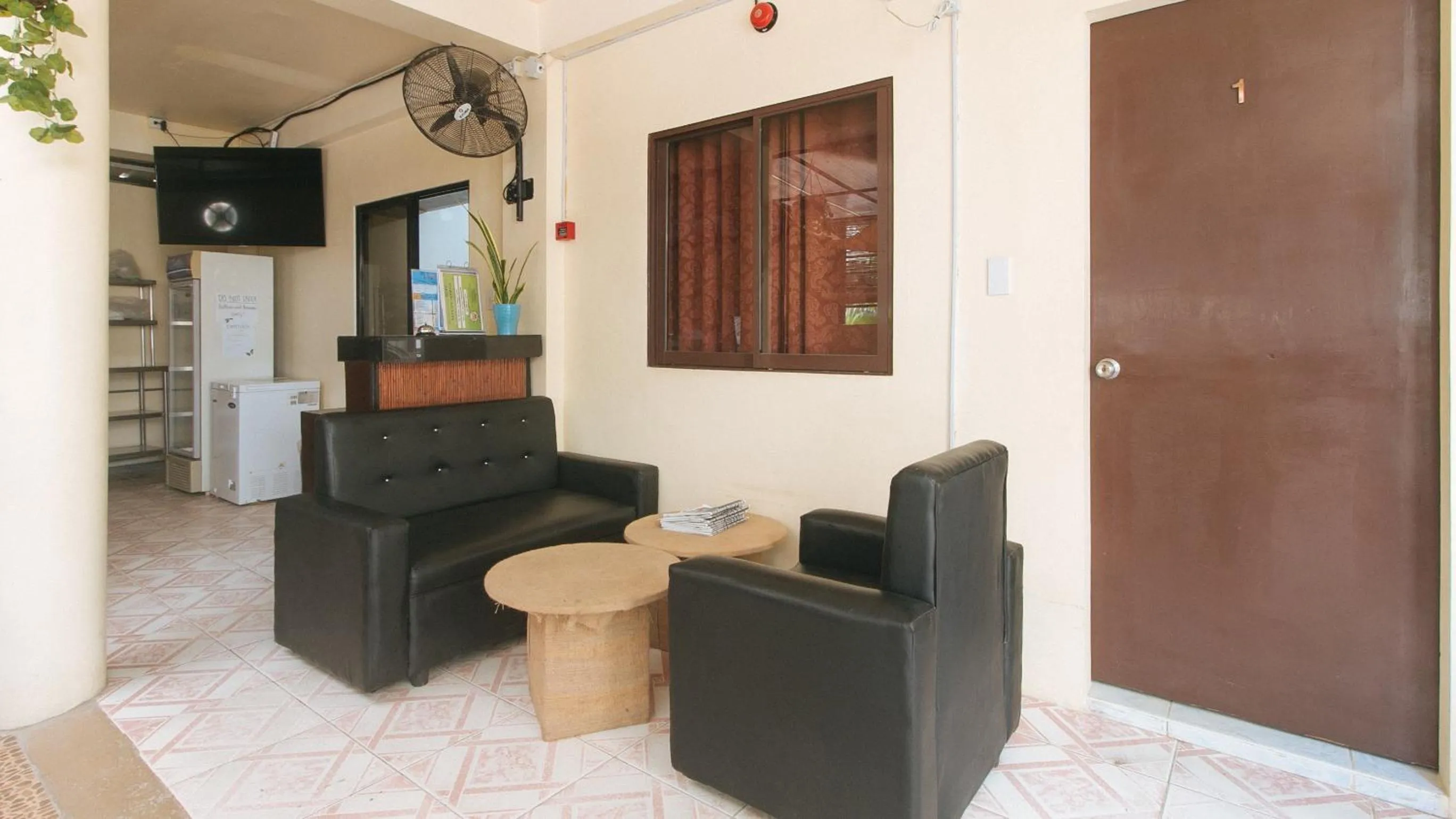 Lobby or reception in RedDoorz @ The Central Inn Boracay Island