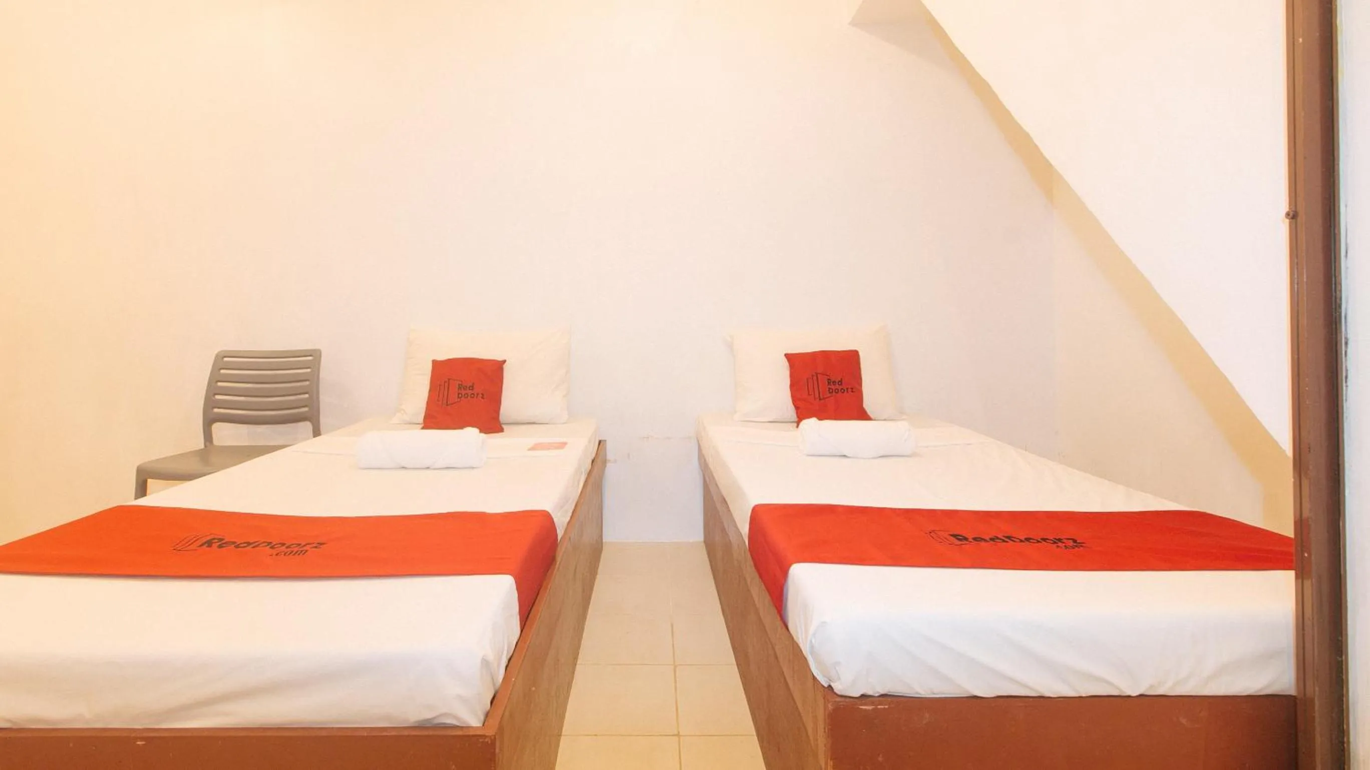 Bed in RedDoorz @ The Central Inn Boracay Island