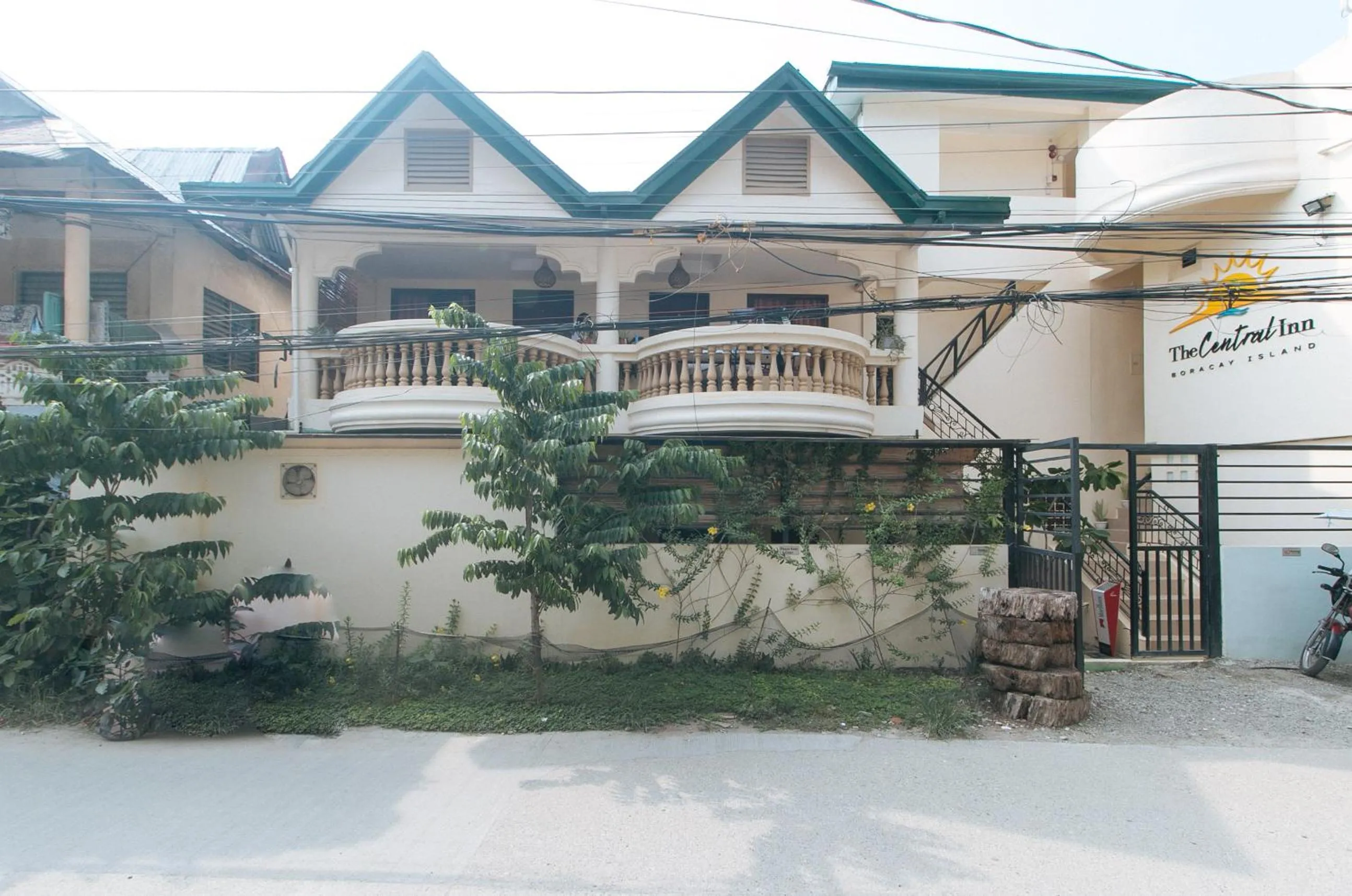 Property building in RedDoorz @ The Central Inn Boracay Island