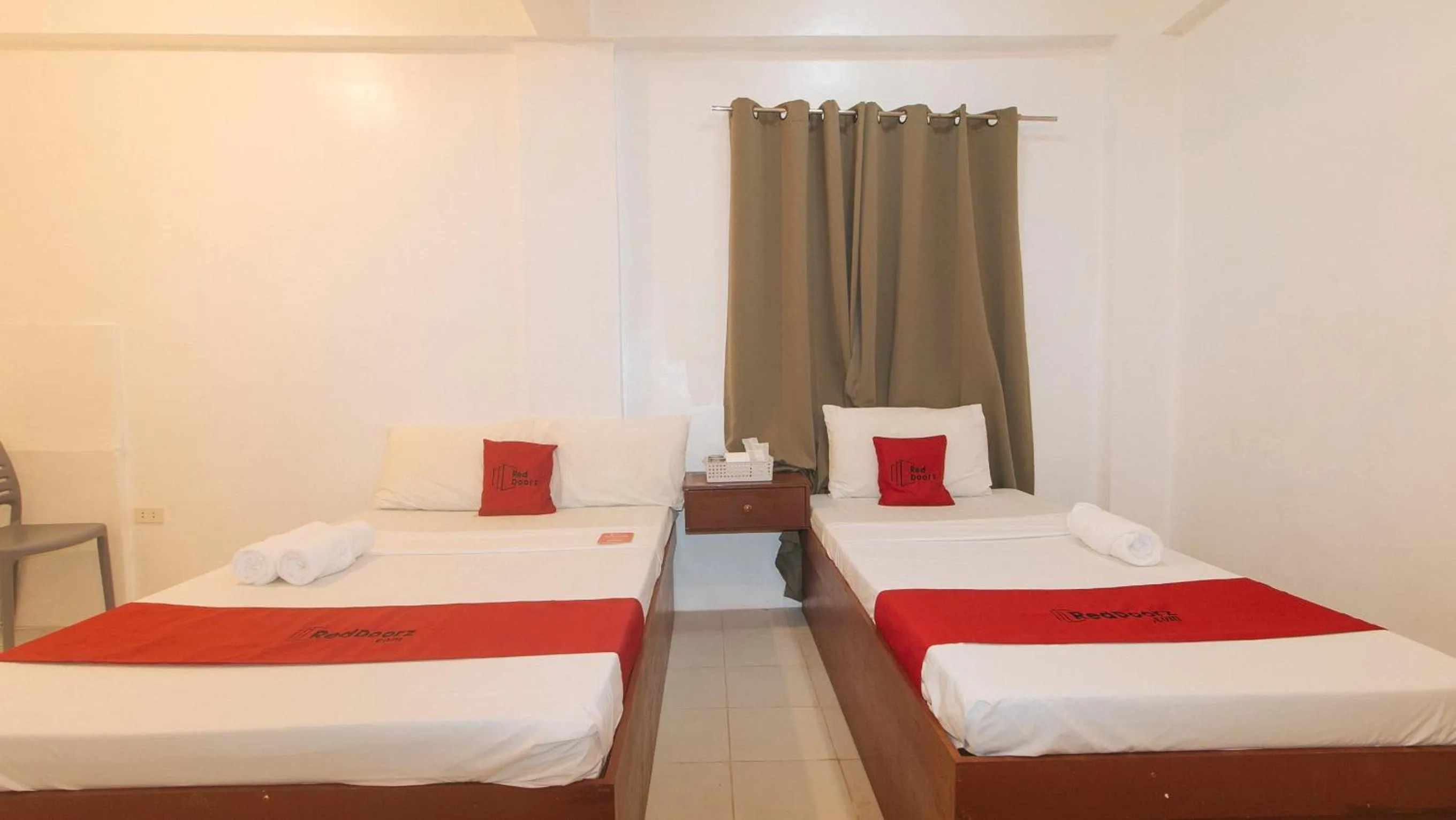 Bed in RedDoorz @ The Central Inn Boracay Island