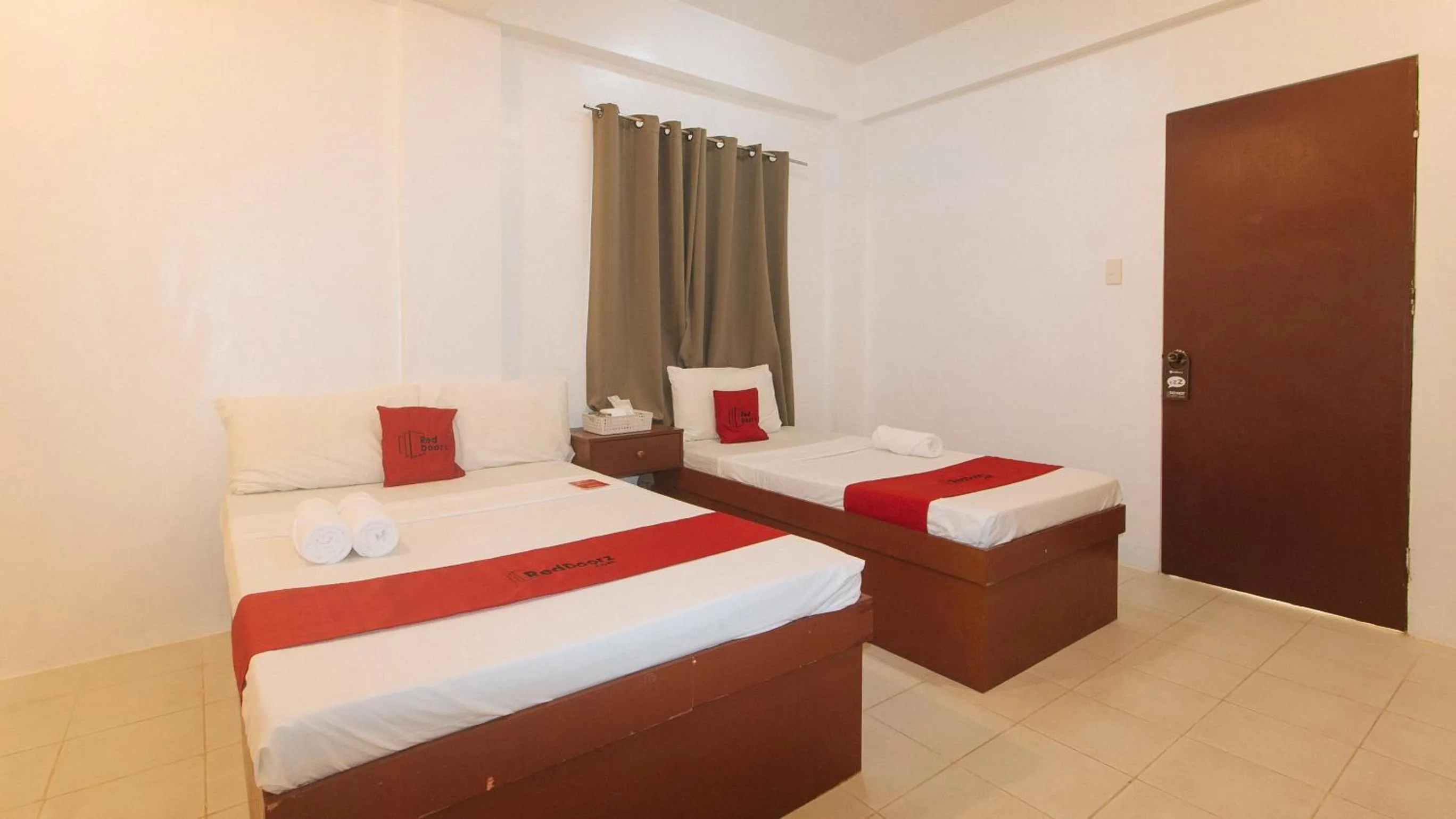 Bed in RedDoorz @ The Central Inn Boracay Island