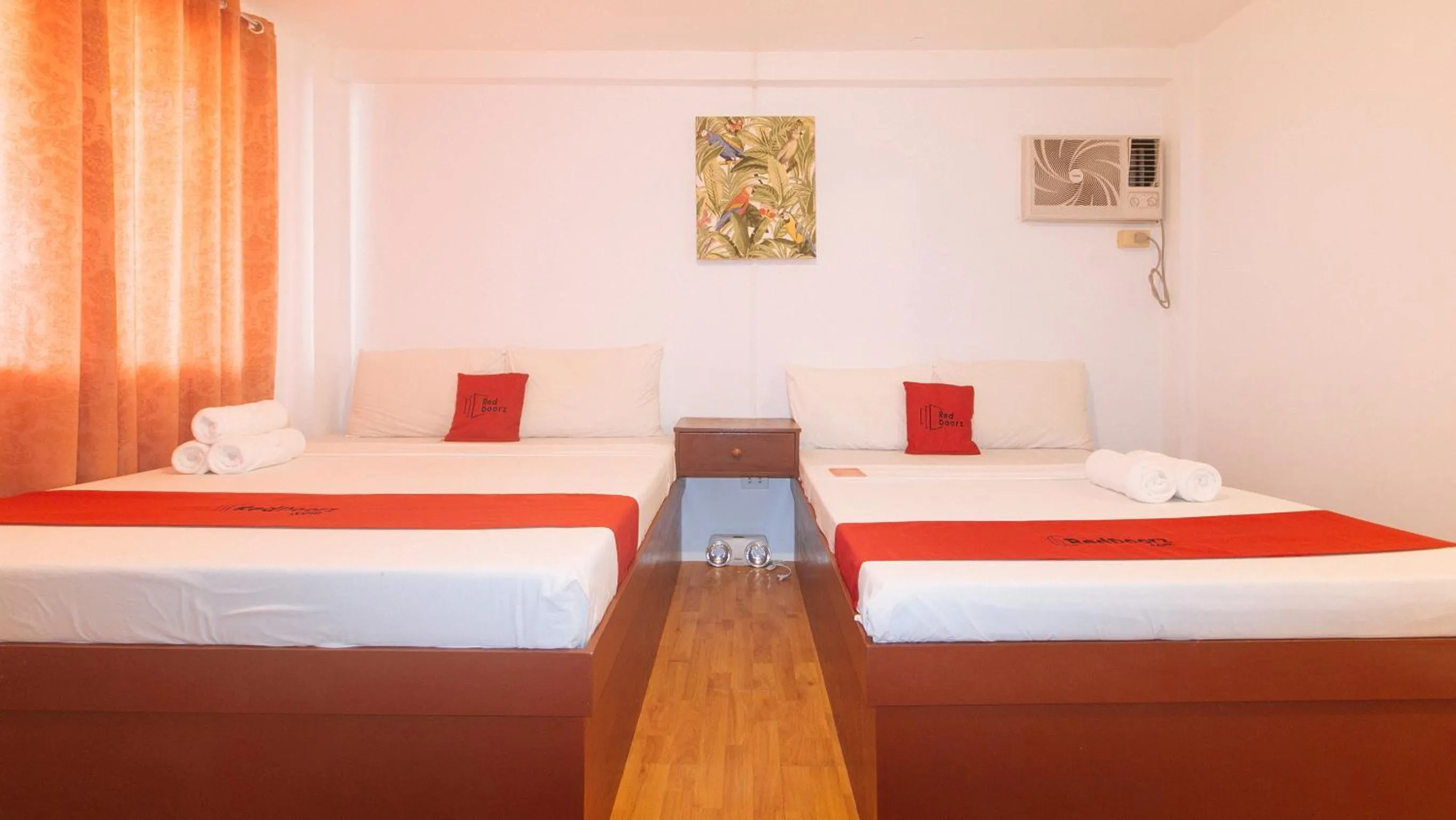 Bed in RedDoorz @ The Central Inn Boracay Island