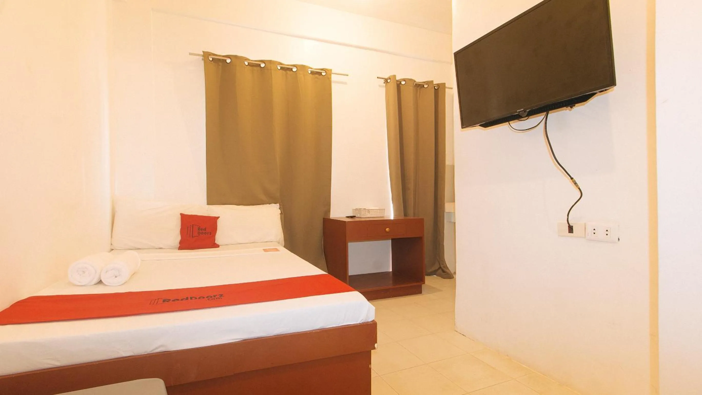 Bed in RedDoorz @ The Central Inn Boracay Island