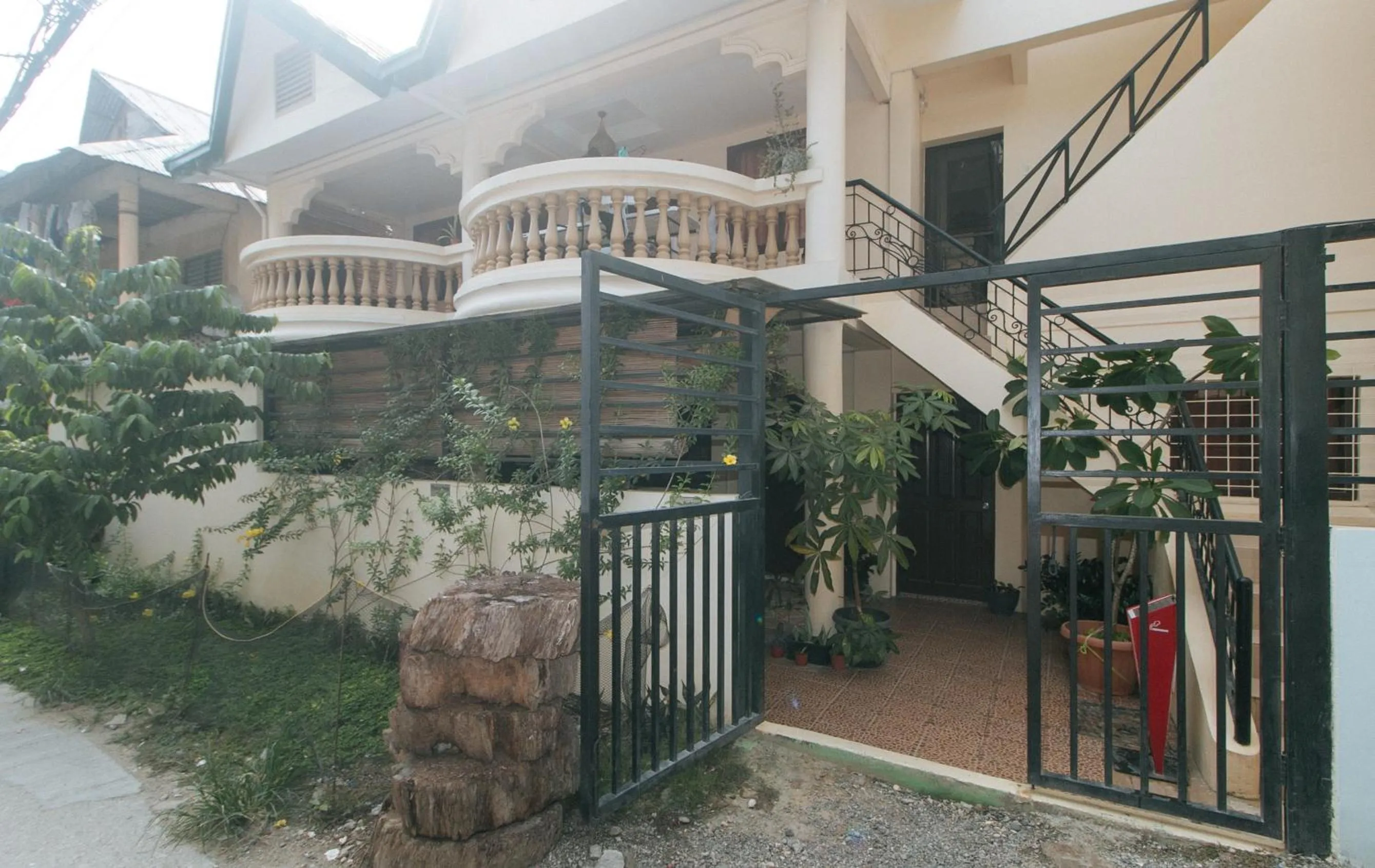 Property building in RedDoorz @ The Central Inn Boracay Island