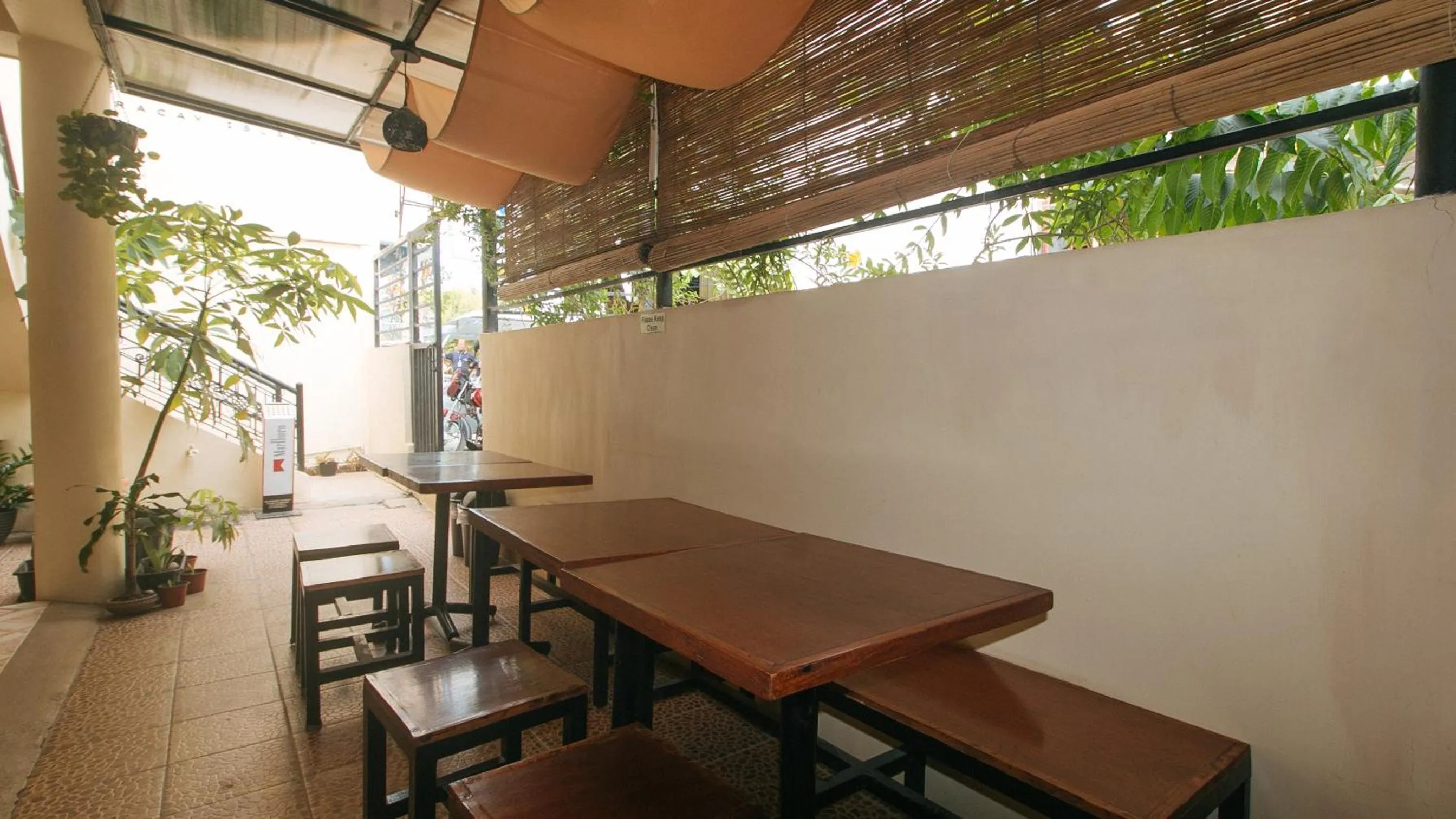 Restaurant/places to eat in RedDoorz @ The Central Inn Boracay Island