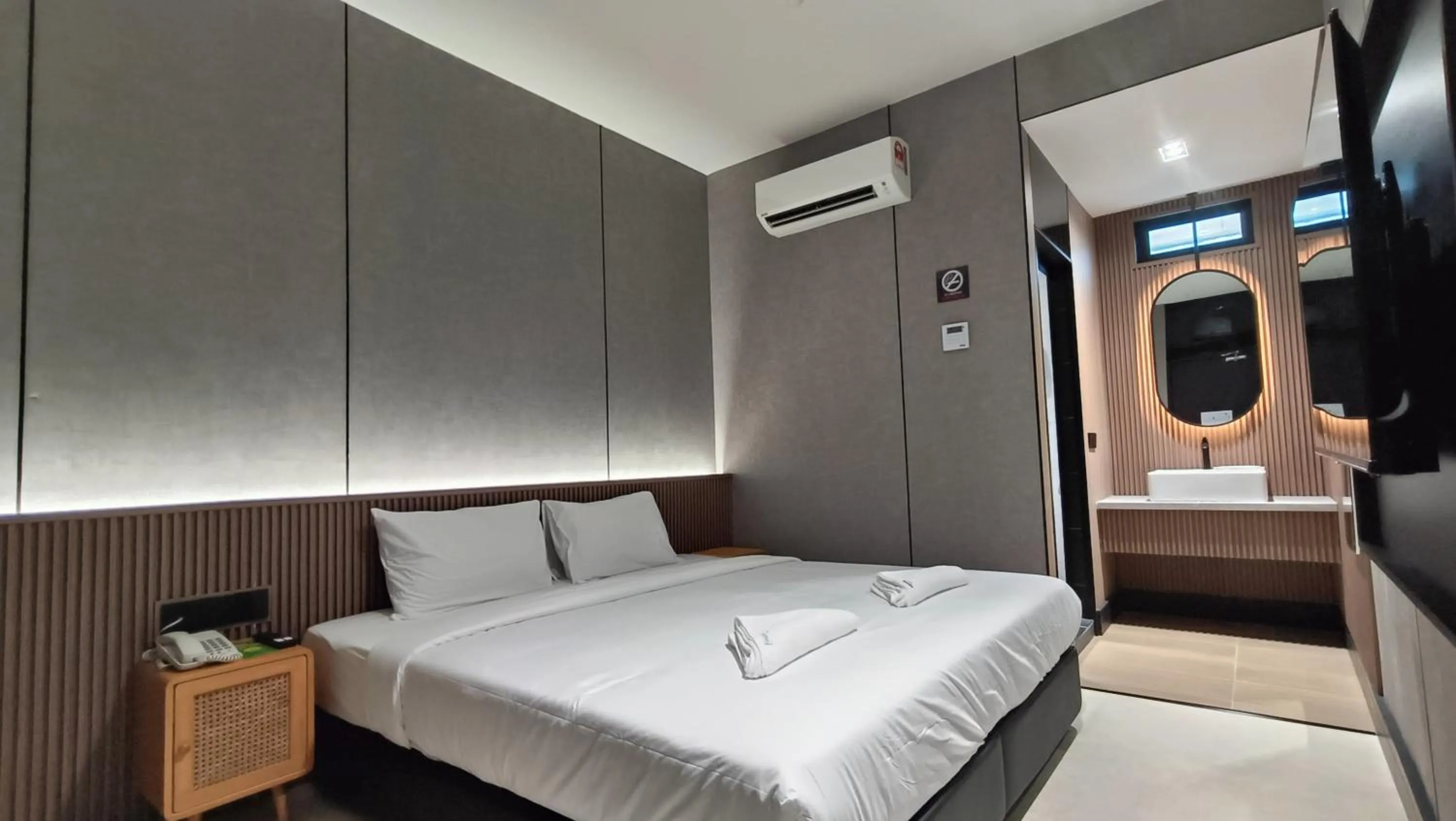 Deluxe Double Room without Window  in Urban Inn, Serai Wangi