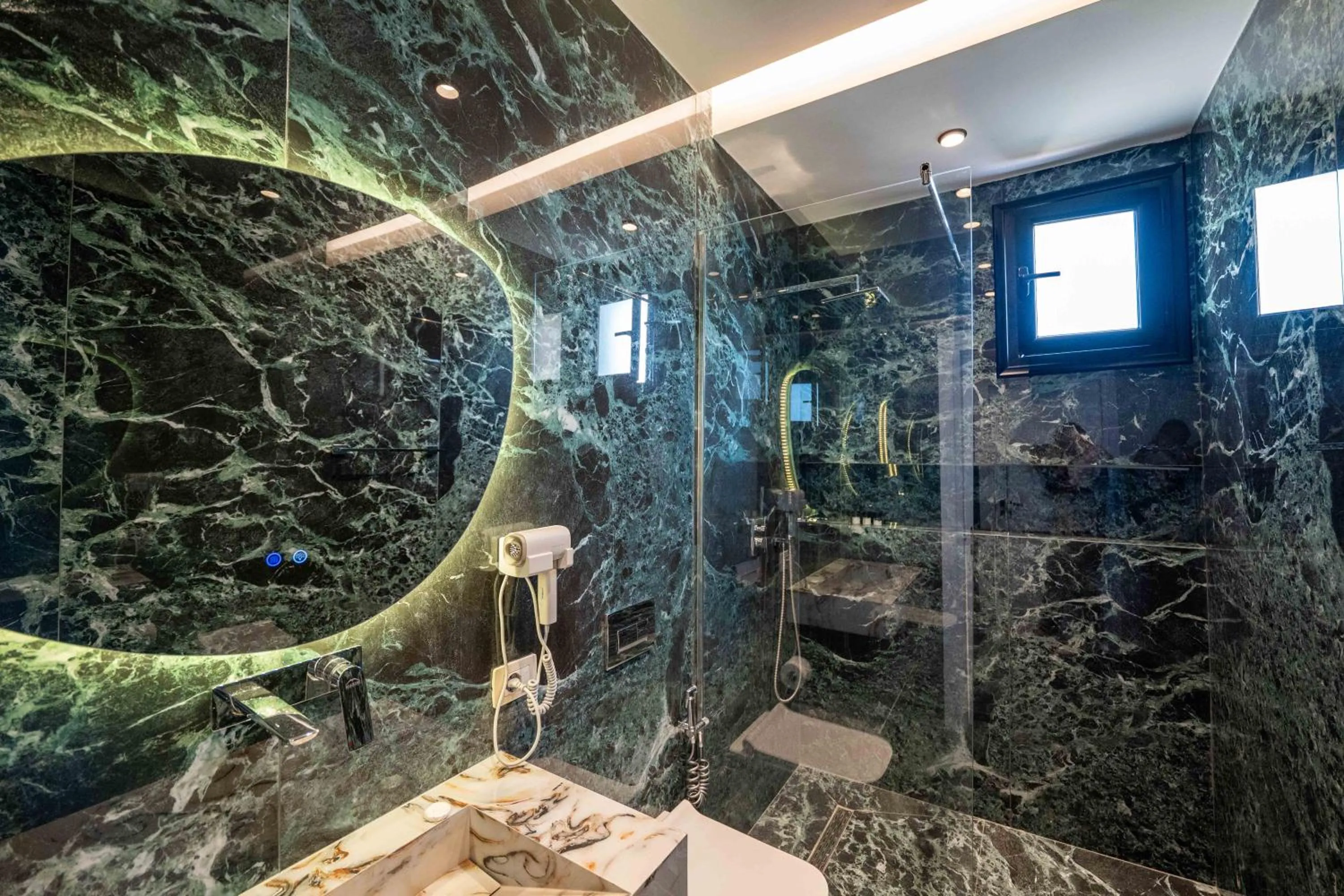 Shower in Hotel Ble Ble Vlore