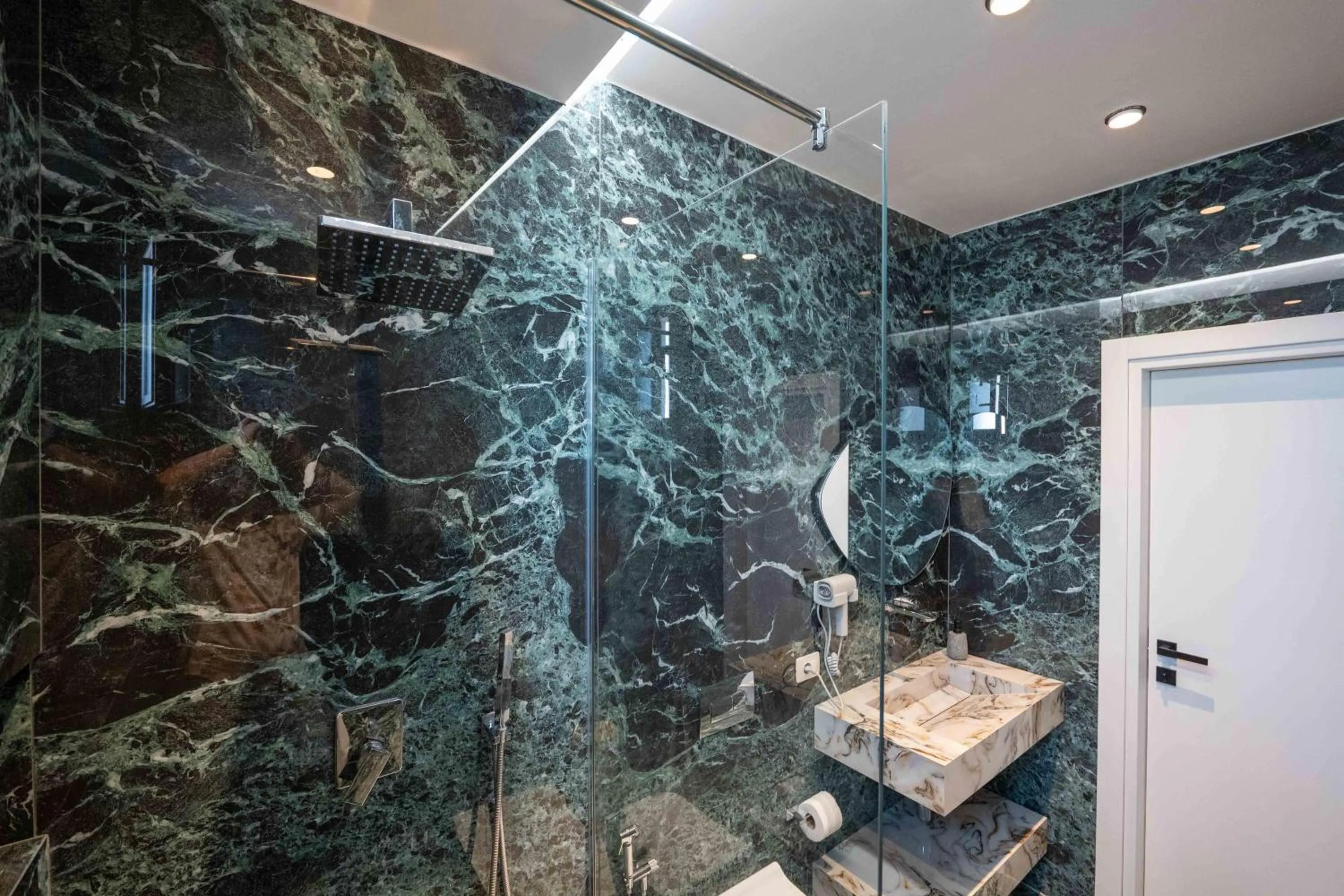 Shower in Hotel Ble Ble Vlore