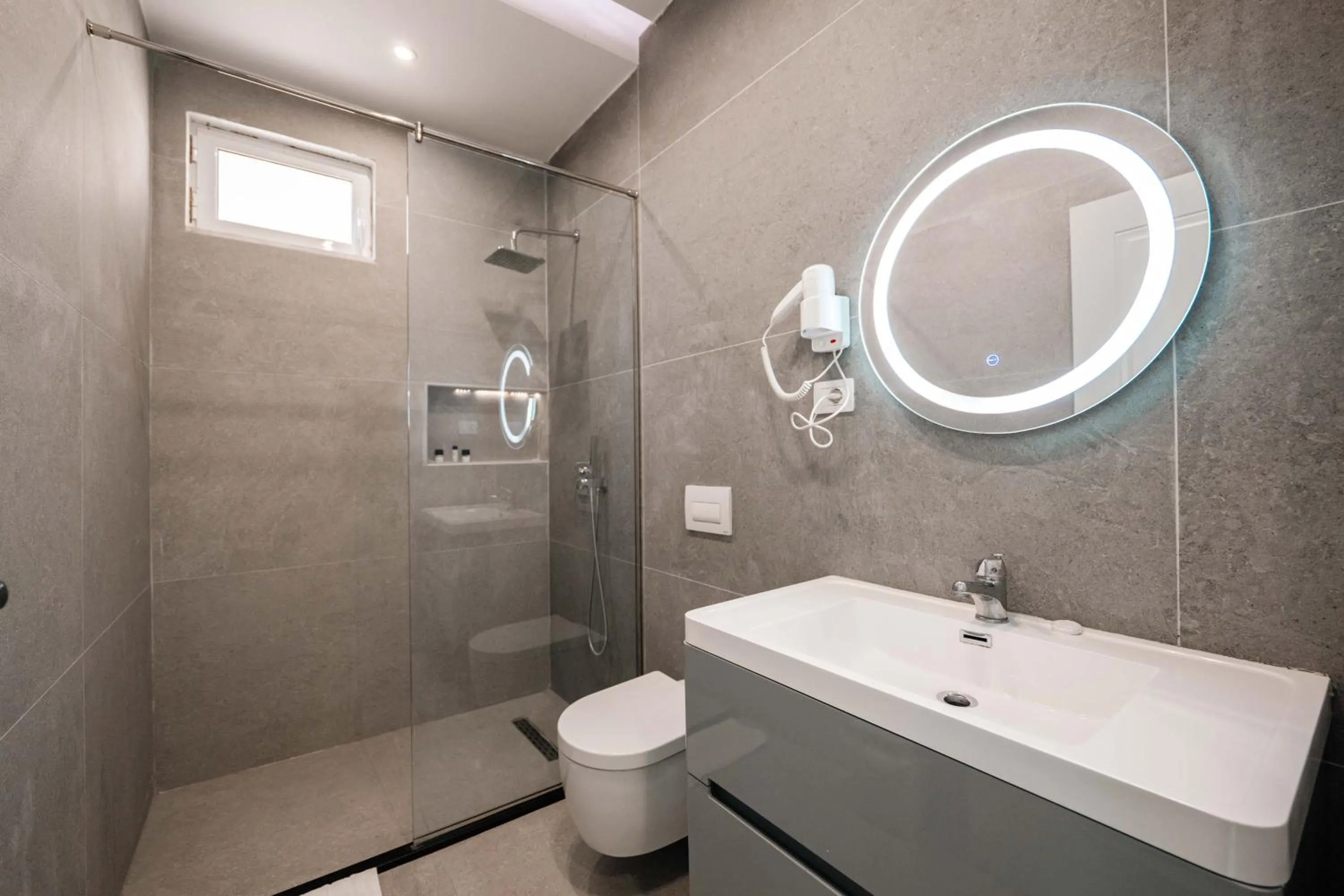 Shower in Hotel Ble Ble Vlore