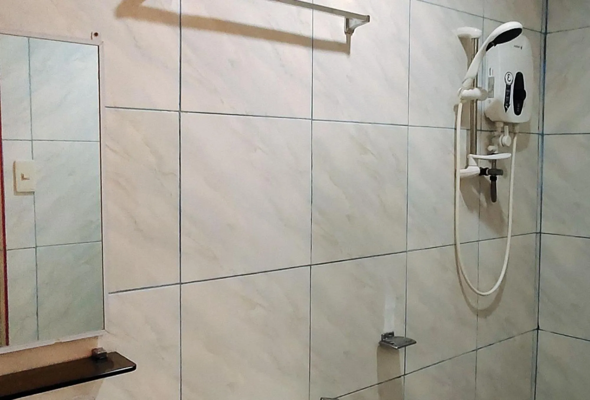 Shower in RedDoorz @ Johsons Pension House Butuan City