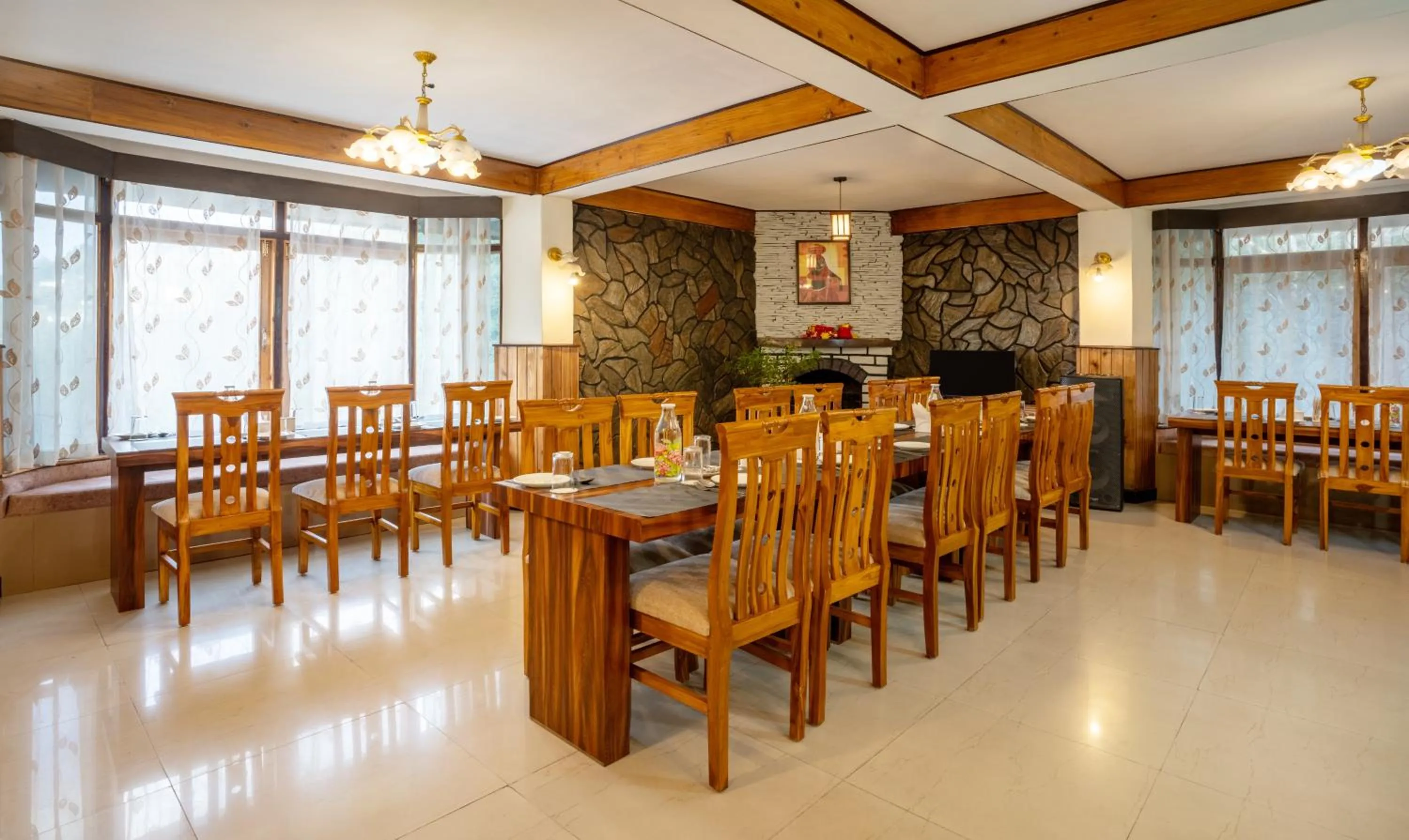 Restaurant/places to eat in Treebo Eeshan Rodhi Resort, Darjeeling