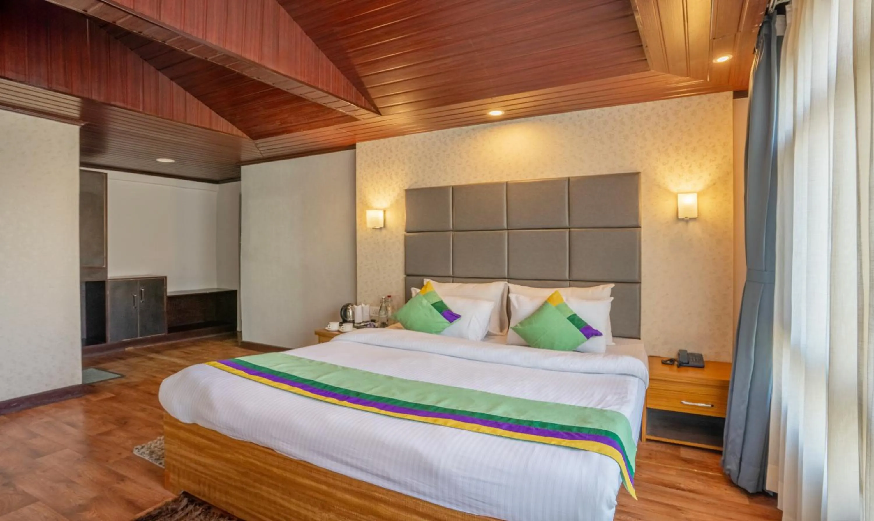 Bedroom, Bed in Treebo Eeshan Rodhi Resort, Darjeeling