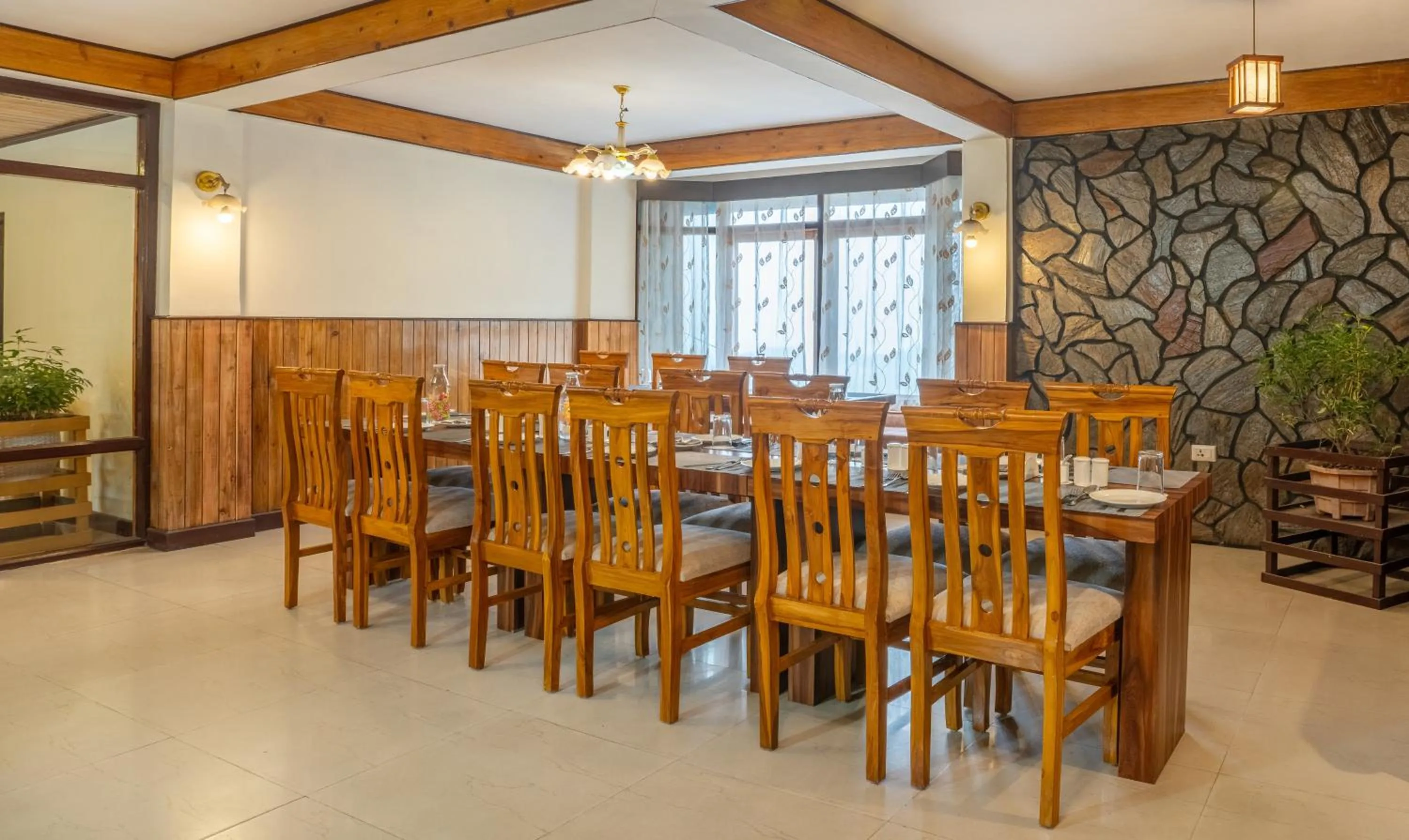 Restaurant/places to eat in Treebo Eeshan Rodhi Resort, Darjeeling