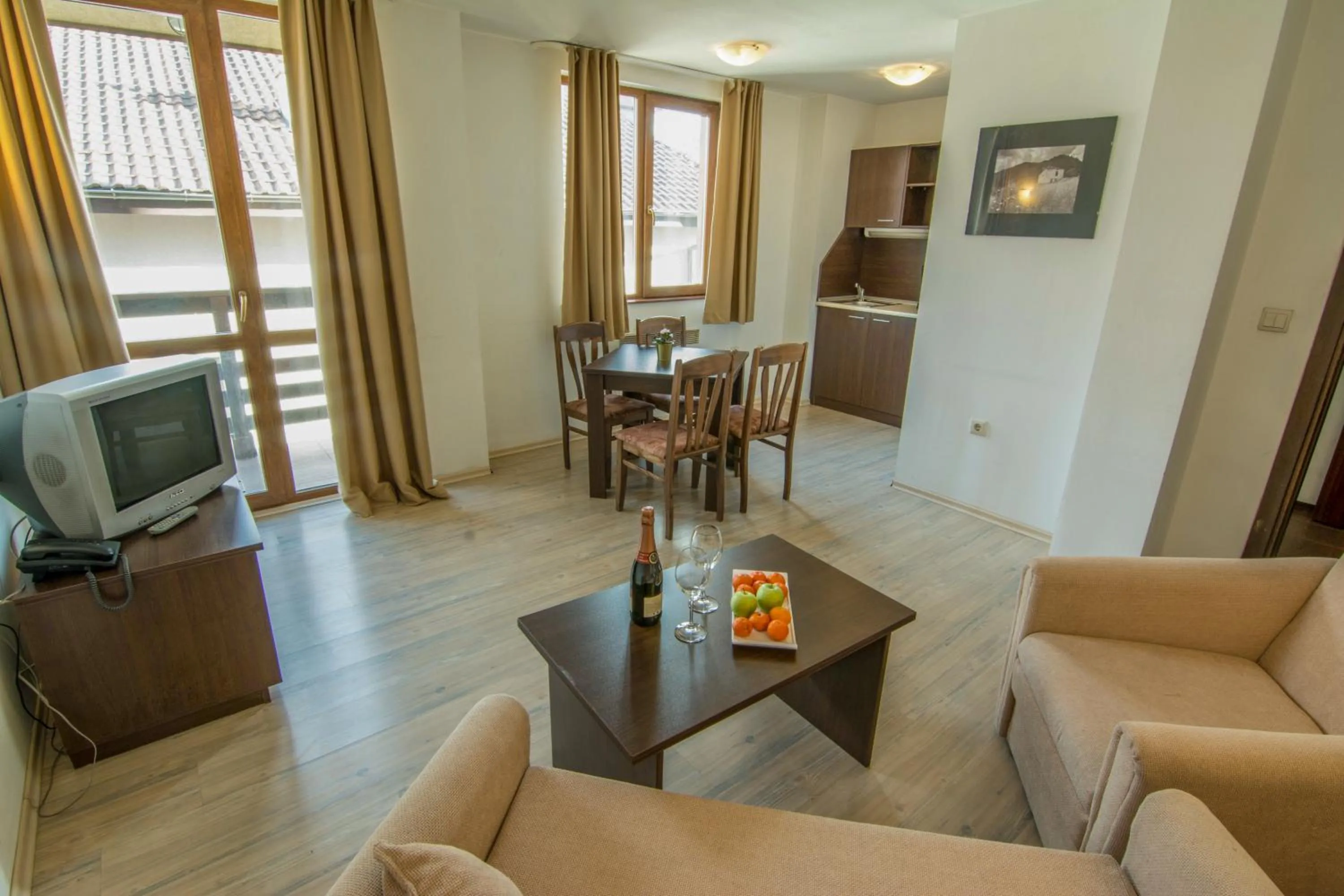 Restaurant/places to eat in Banderitsa Apartment 1