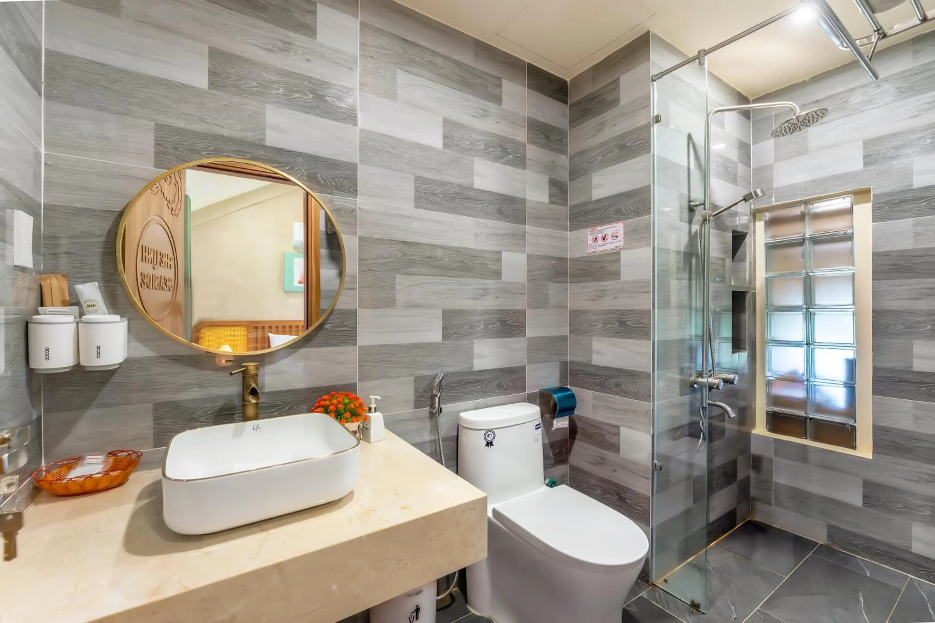 Bathroom in The Linh Seaside Villa Hoi An