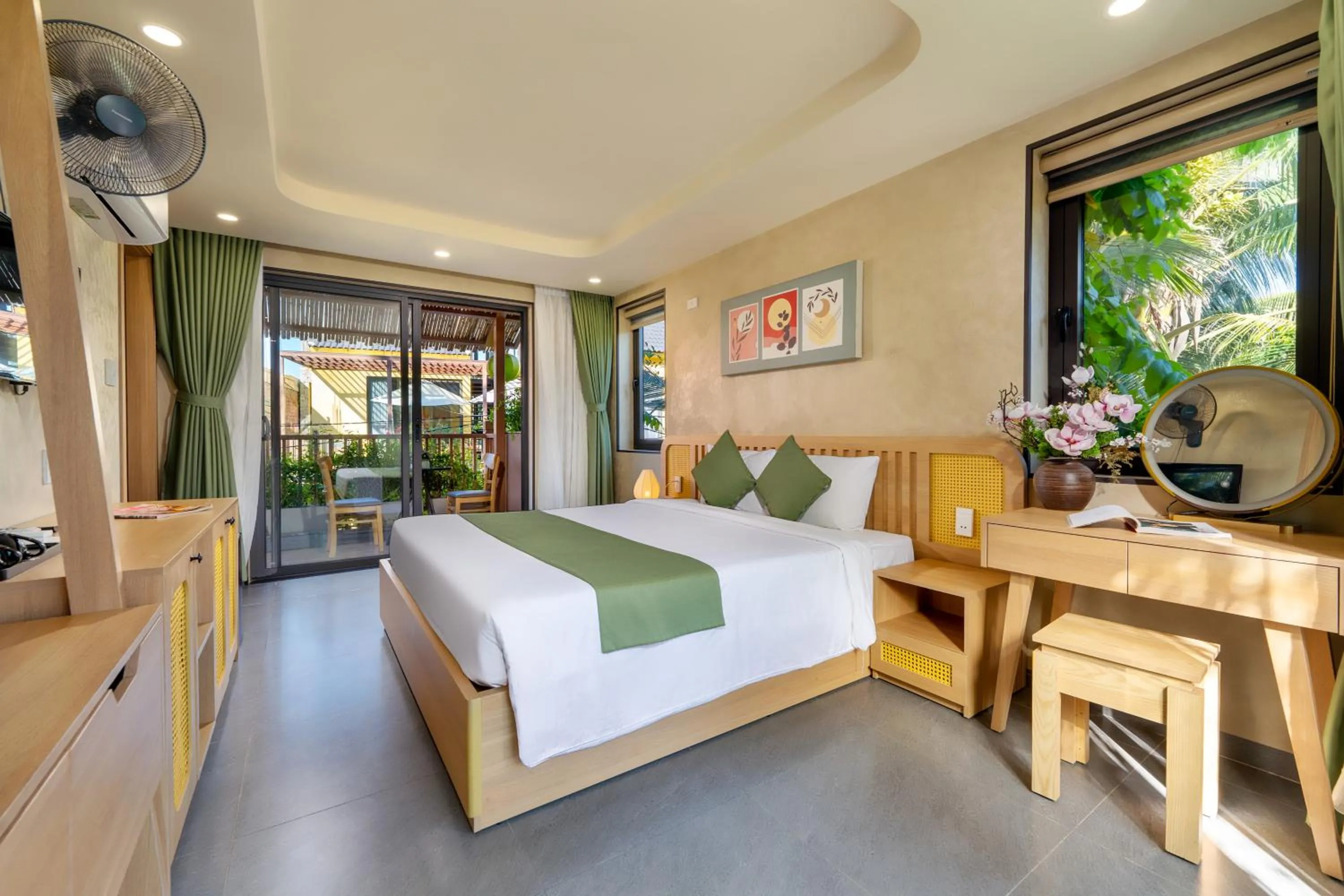 Bed in The Linh Seaside Villa Hoi An