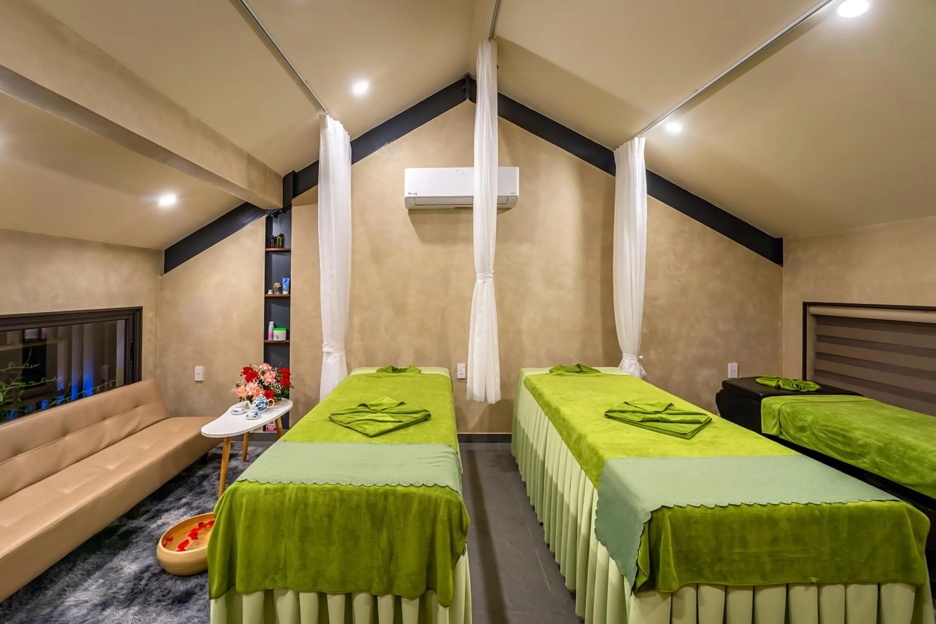 Spa and wellness centre/facilities, Bed in The Linh Seaside Villa Hoi An