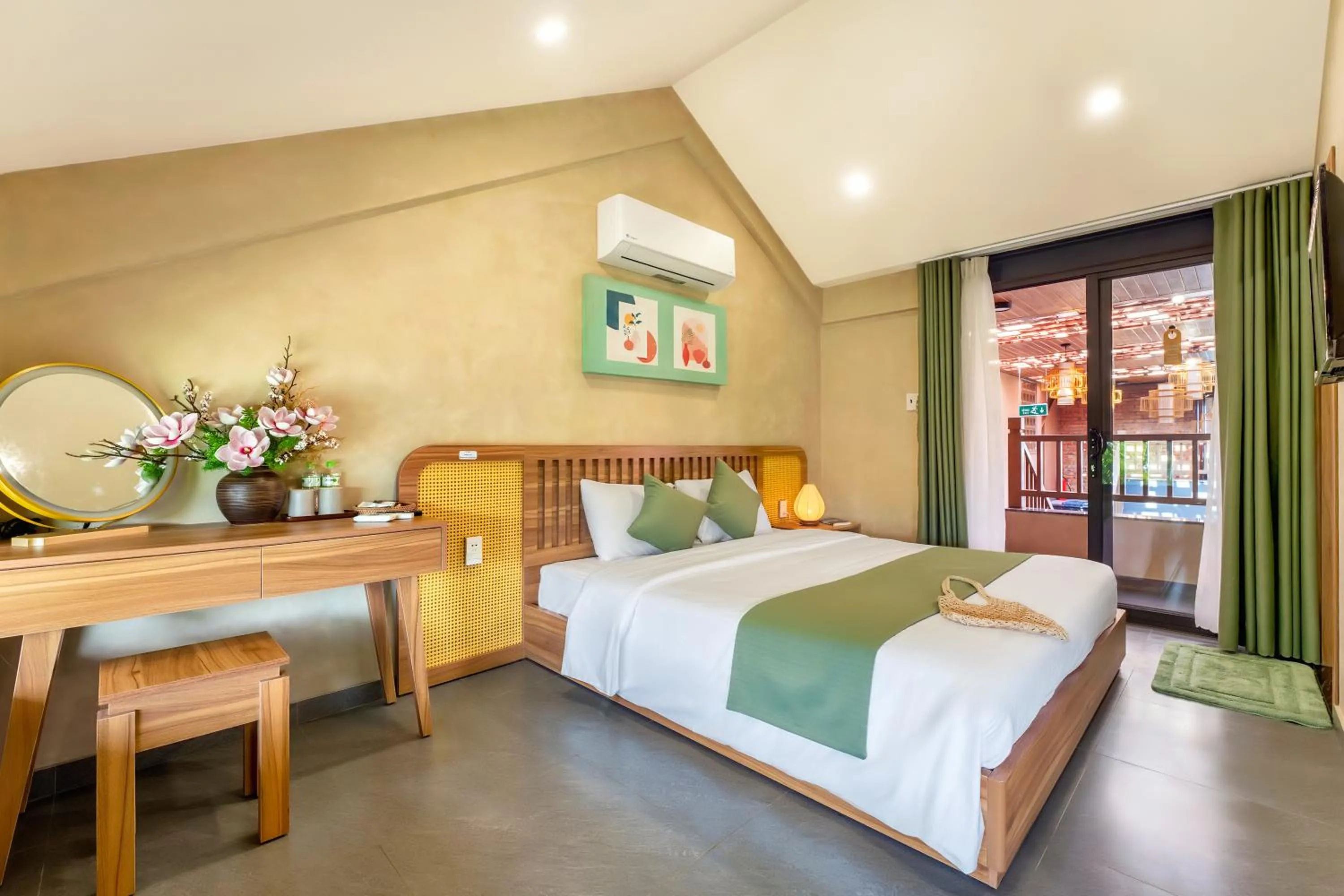 Bed in The Linh Seaside Villa Hoi An