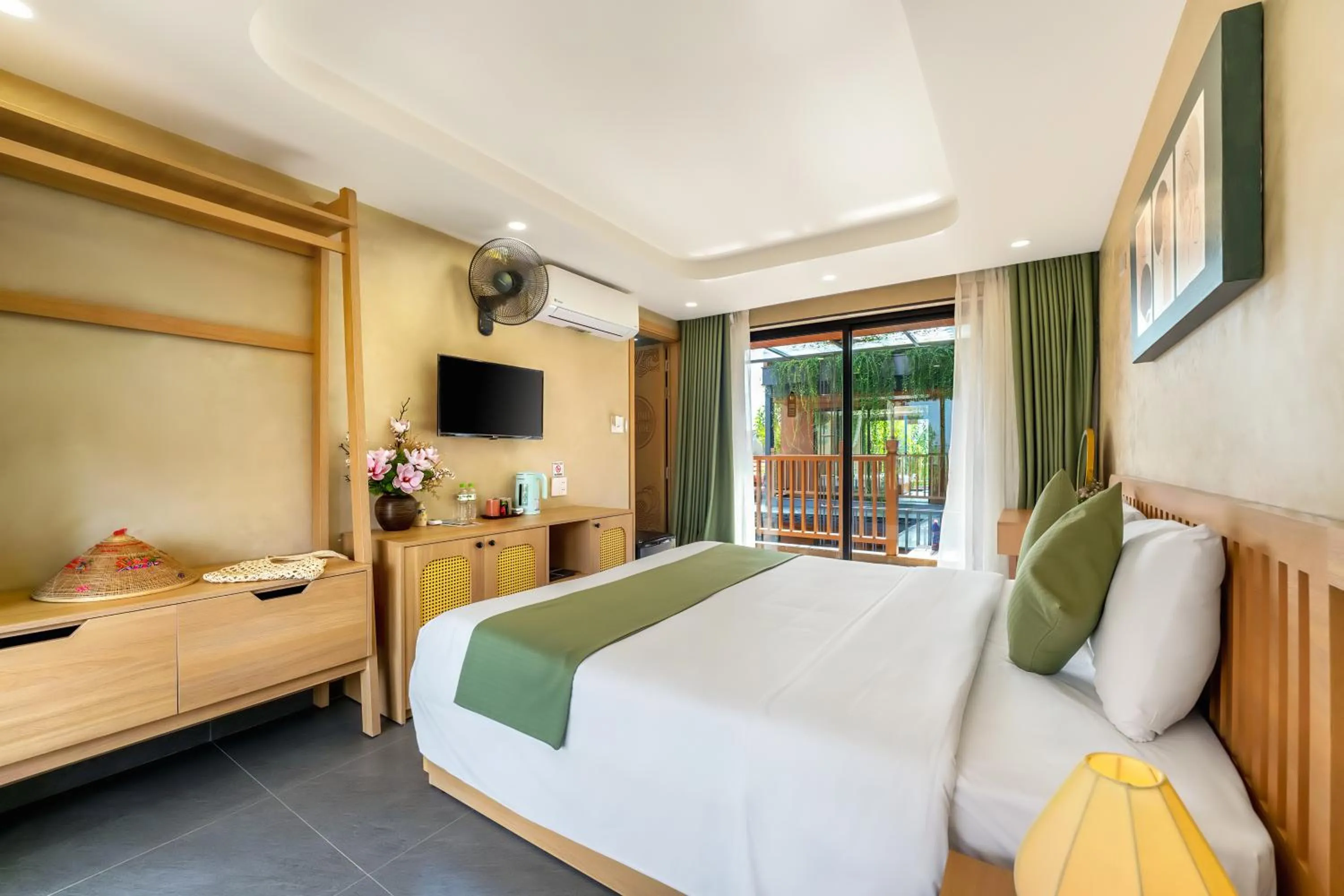 Bed in The Linh Seaside Villa Hoi An