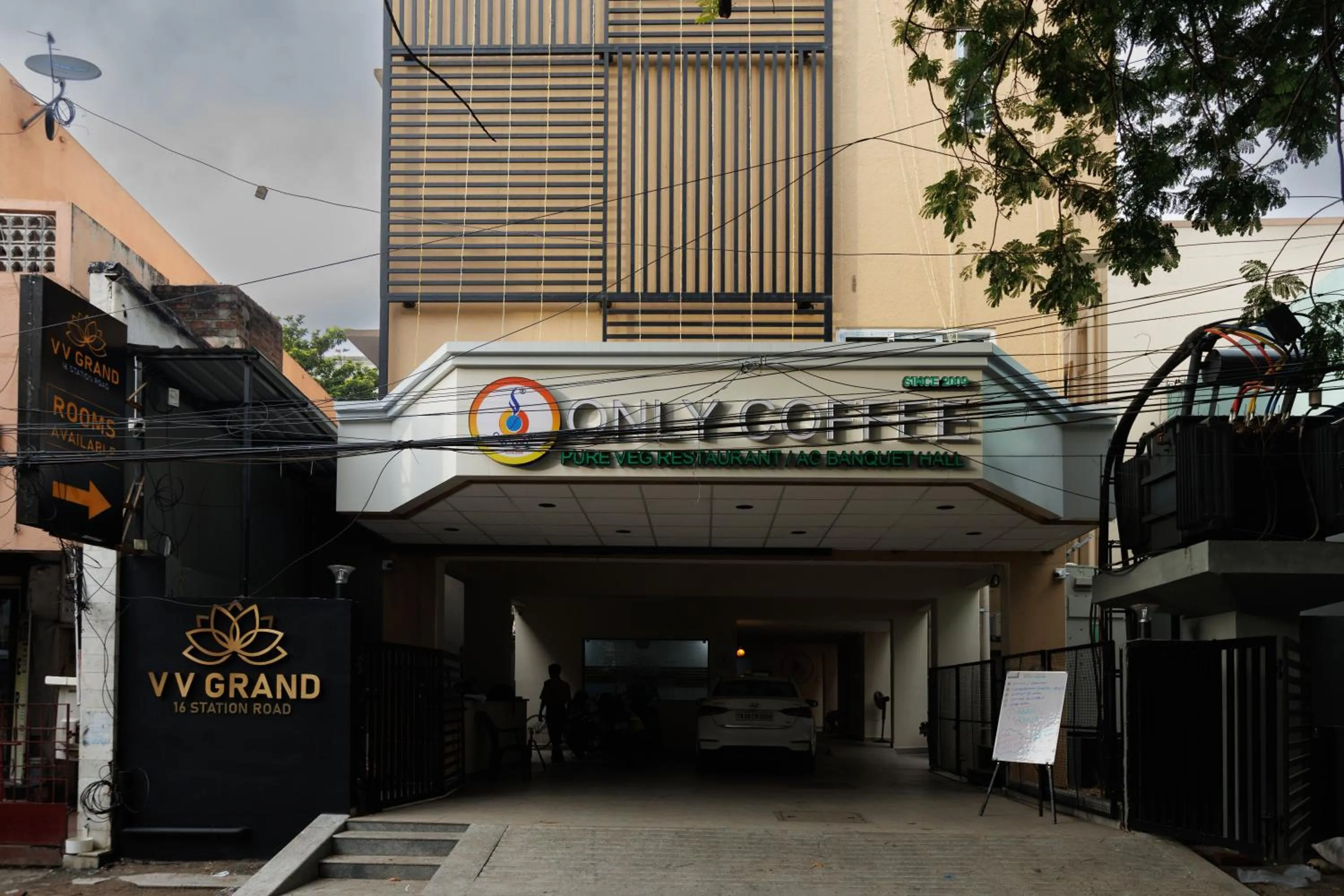 Facade/entrance in V V Grand