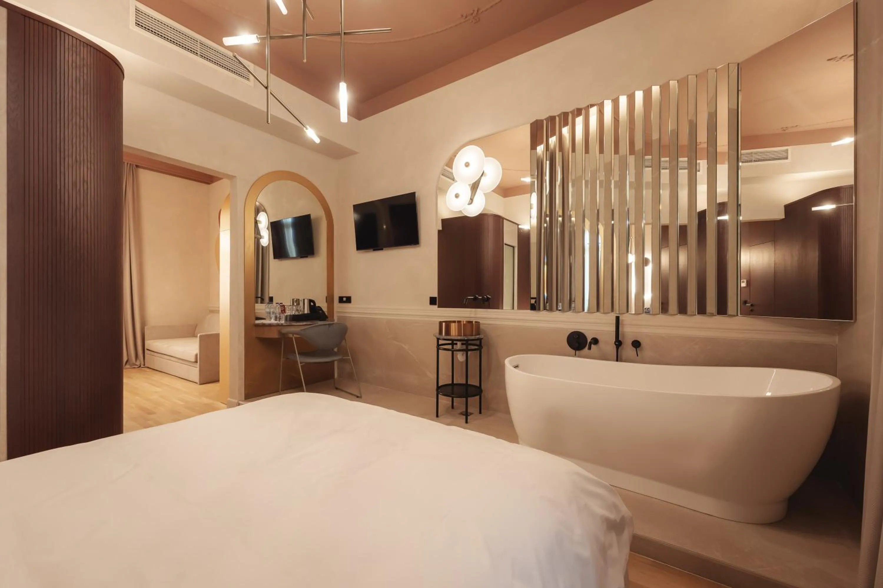 Photo of the whole room, Bed in Zenith Premium Suites