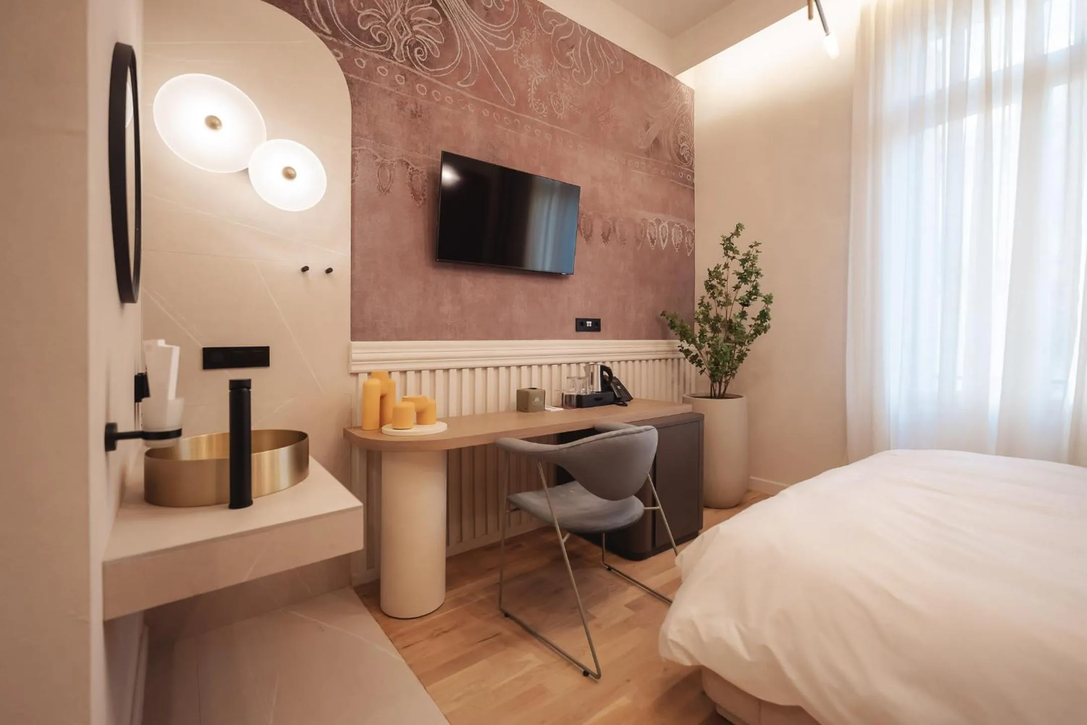 TV and multimedia, Bed in Zenith Premium Suites