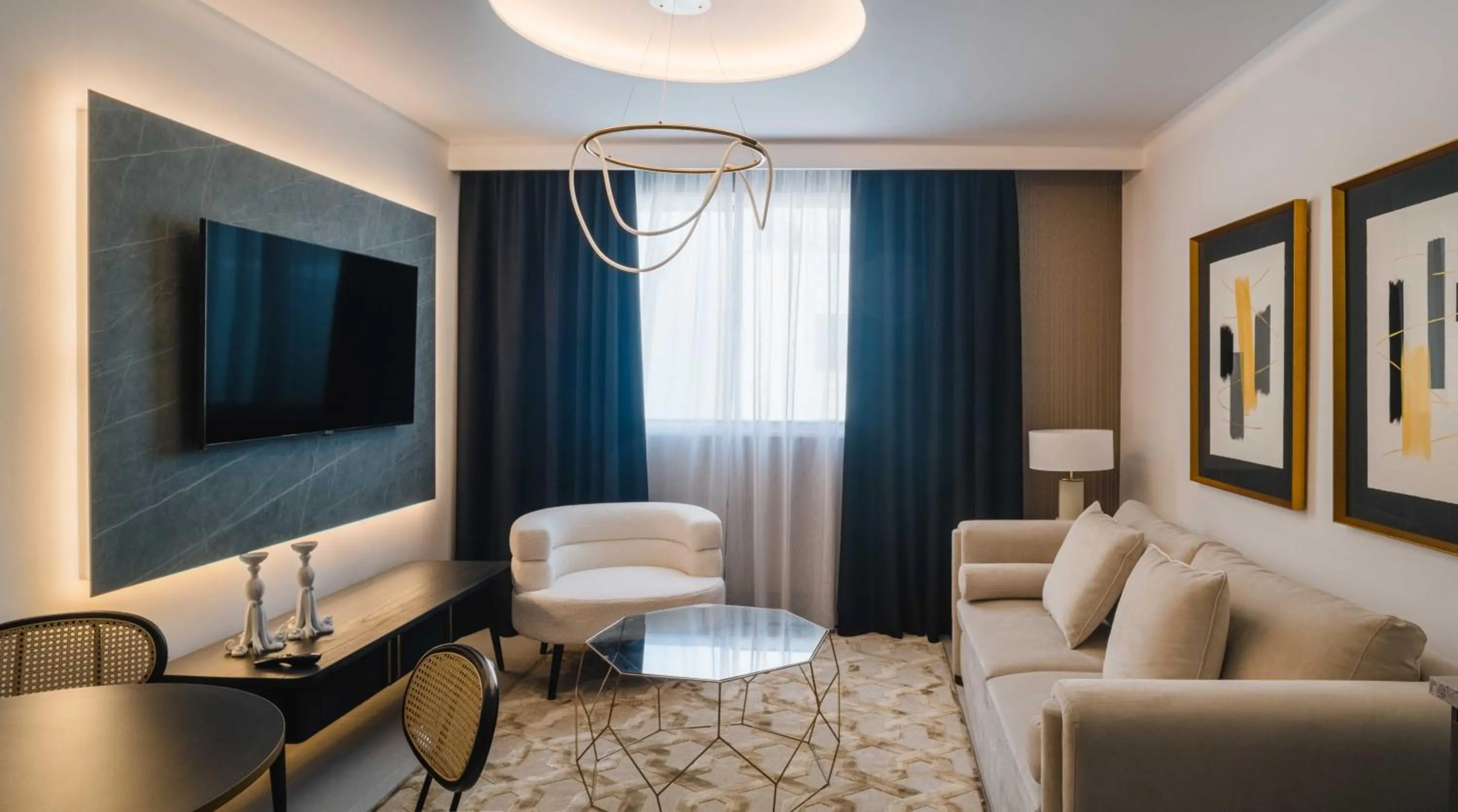 TV and multimedia in Blue Marina Suites - Boutique Apartments