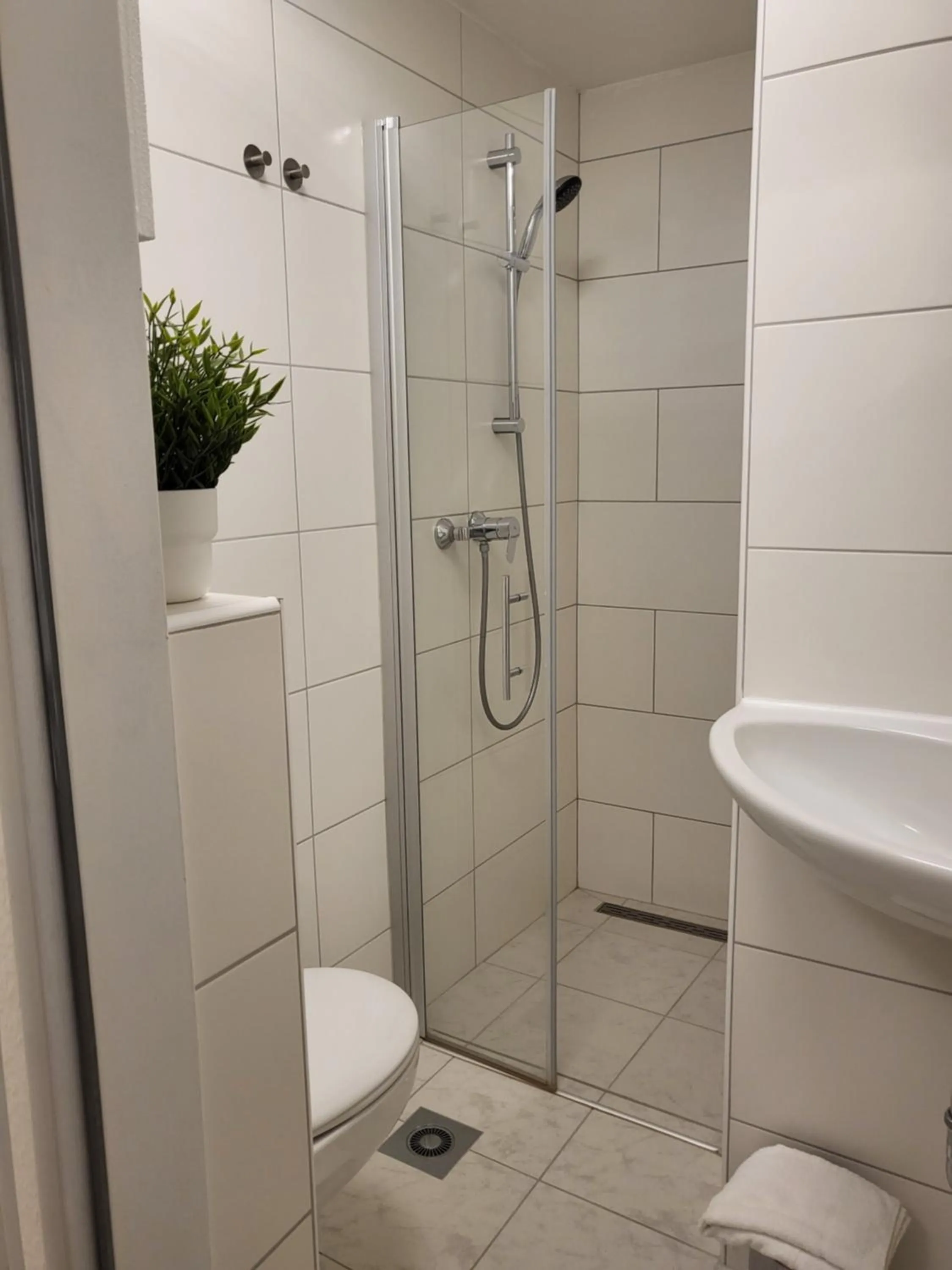 Shower in Hotel Mettmann