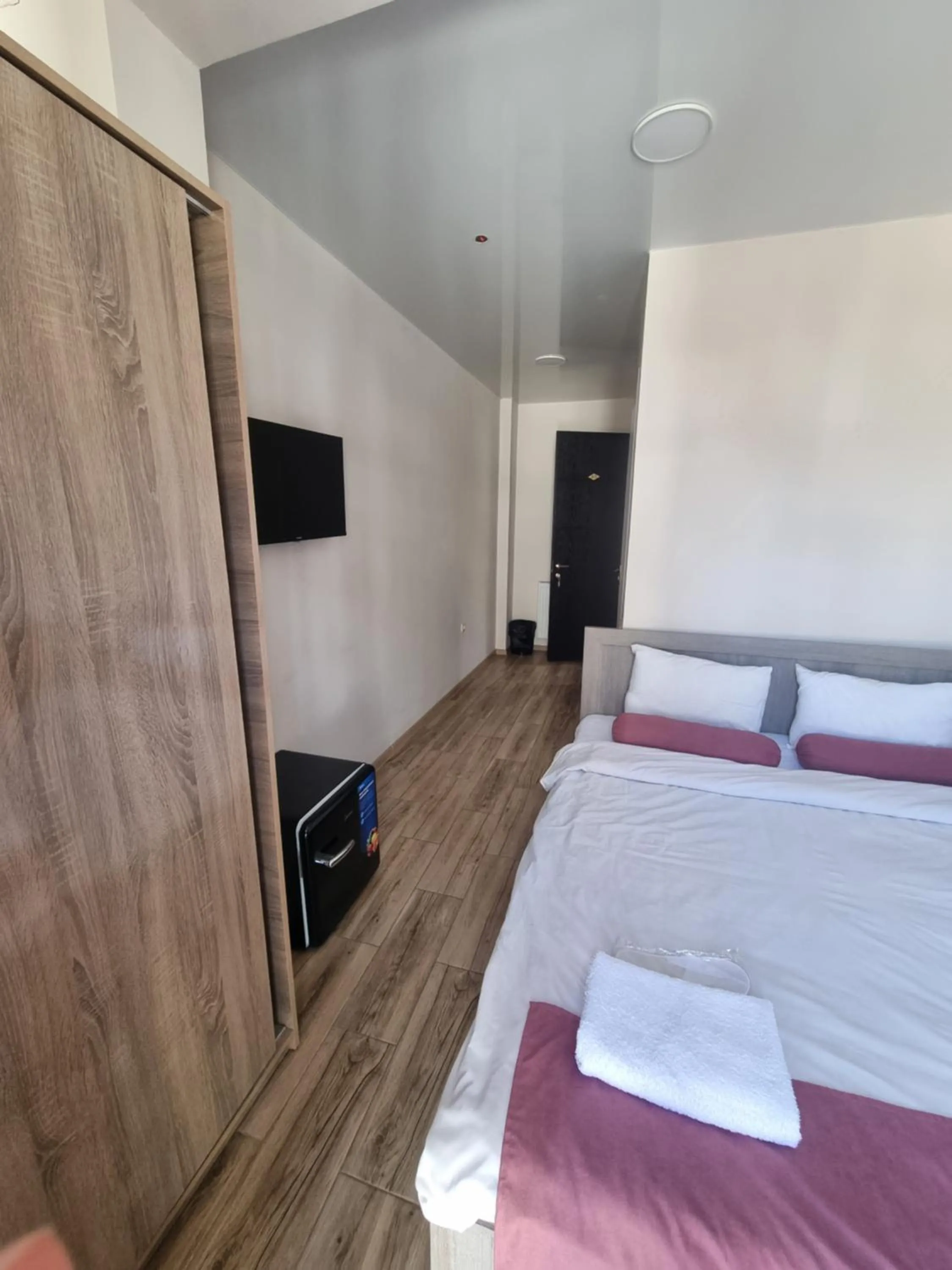 TV and multimedia, Bed in MAHALI HOTEL