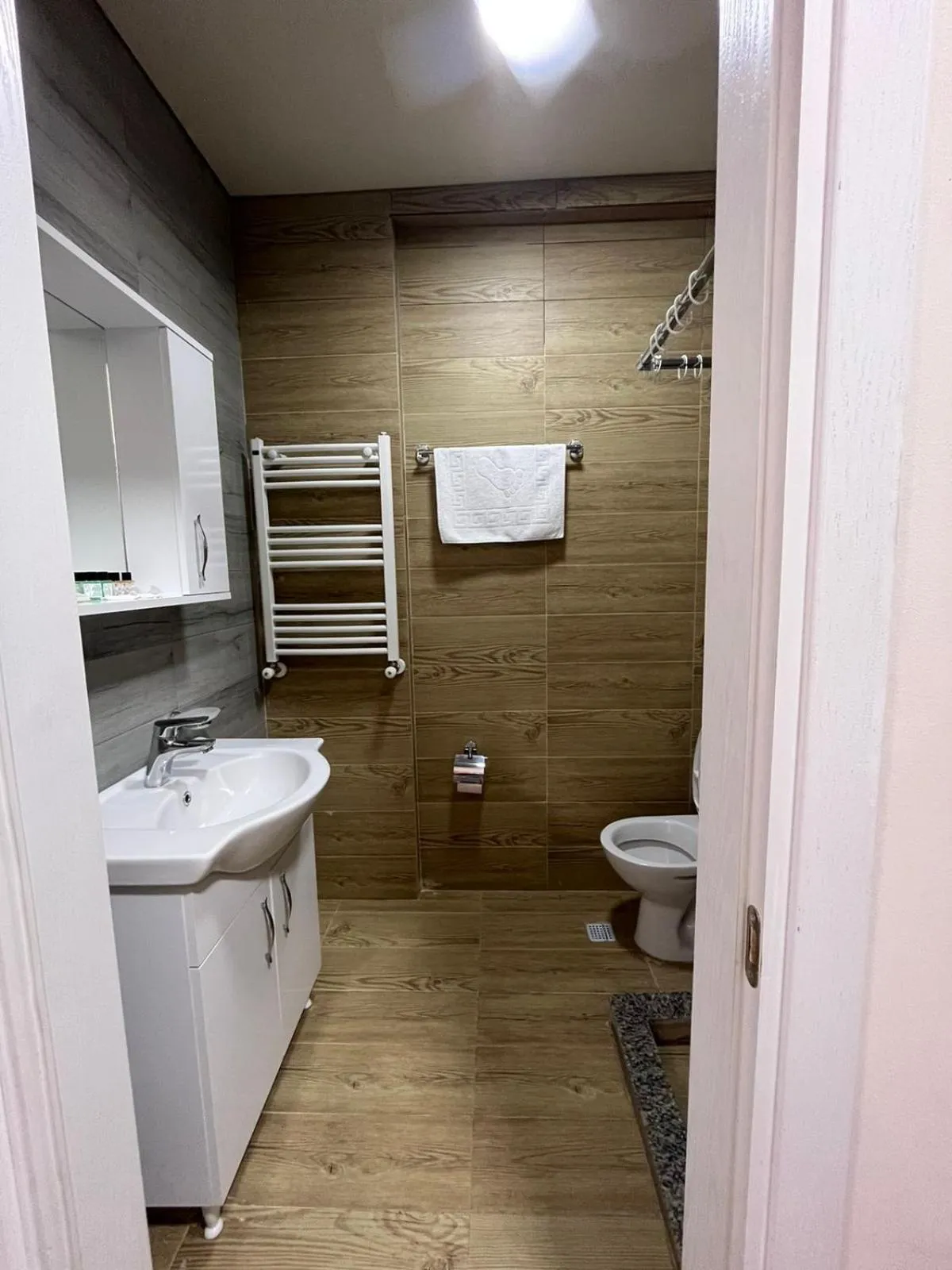 Toilet in MAHALI HOTEL