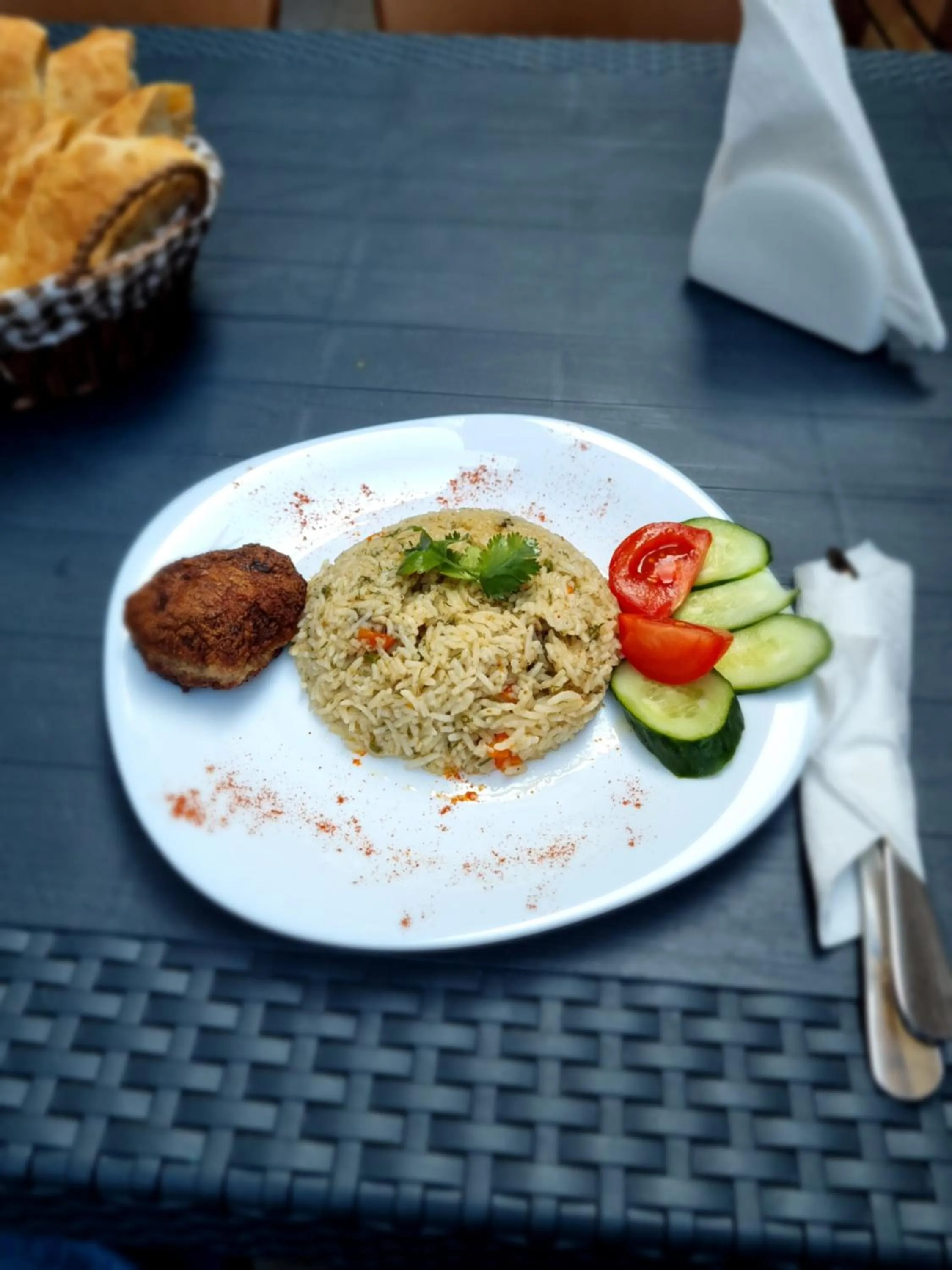 Restaurant/places to eat in MAHALI HOTEL