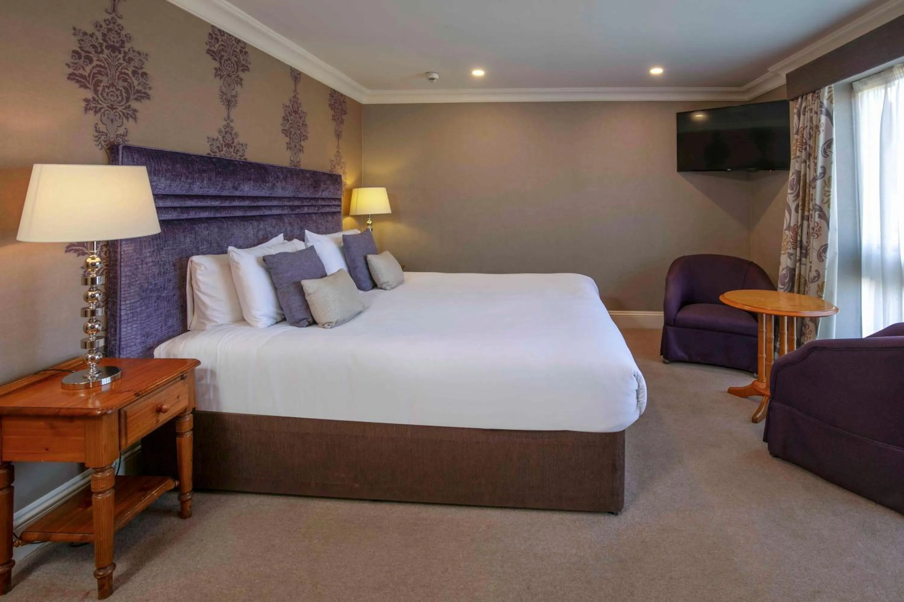 Bed in Knights Hill Hotel & Spa