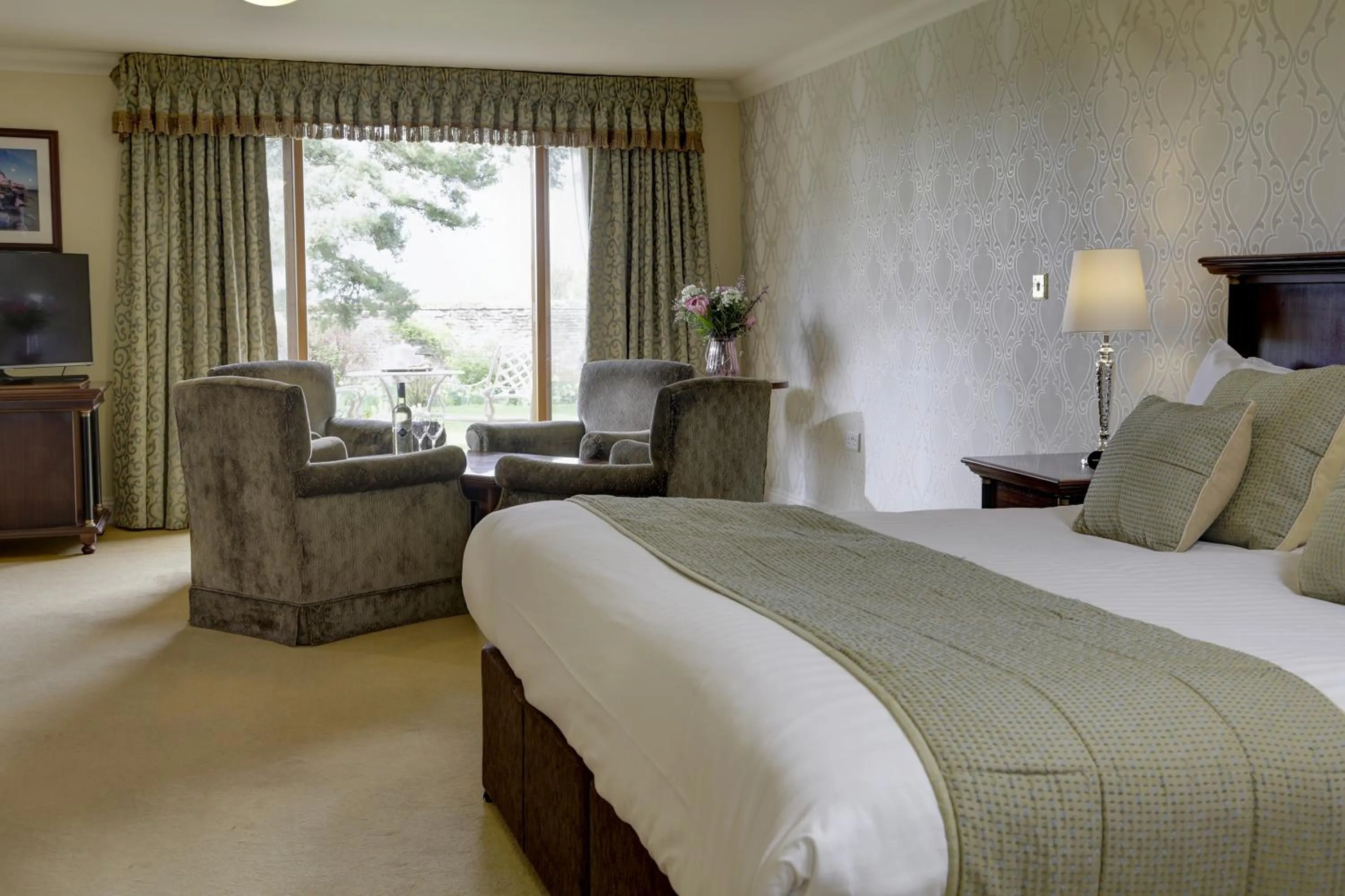 Bed in Knights Hill Hotel & Spa