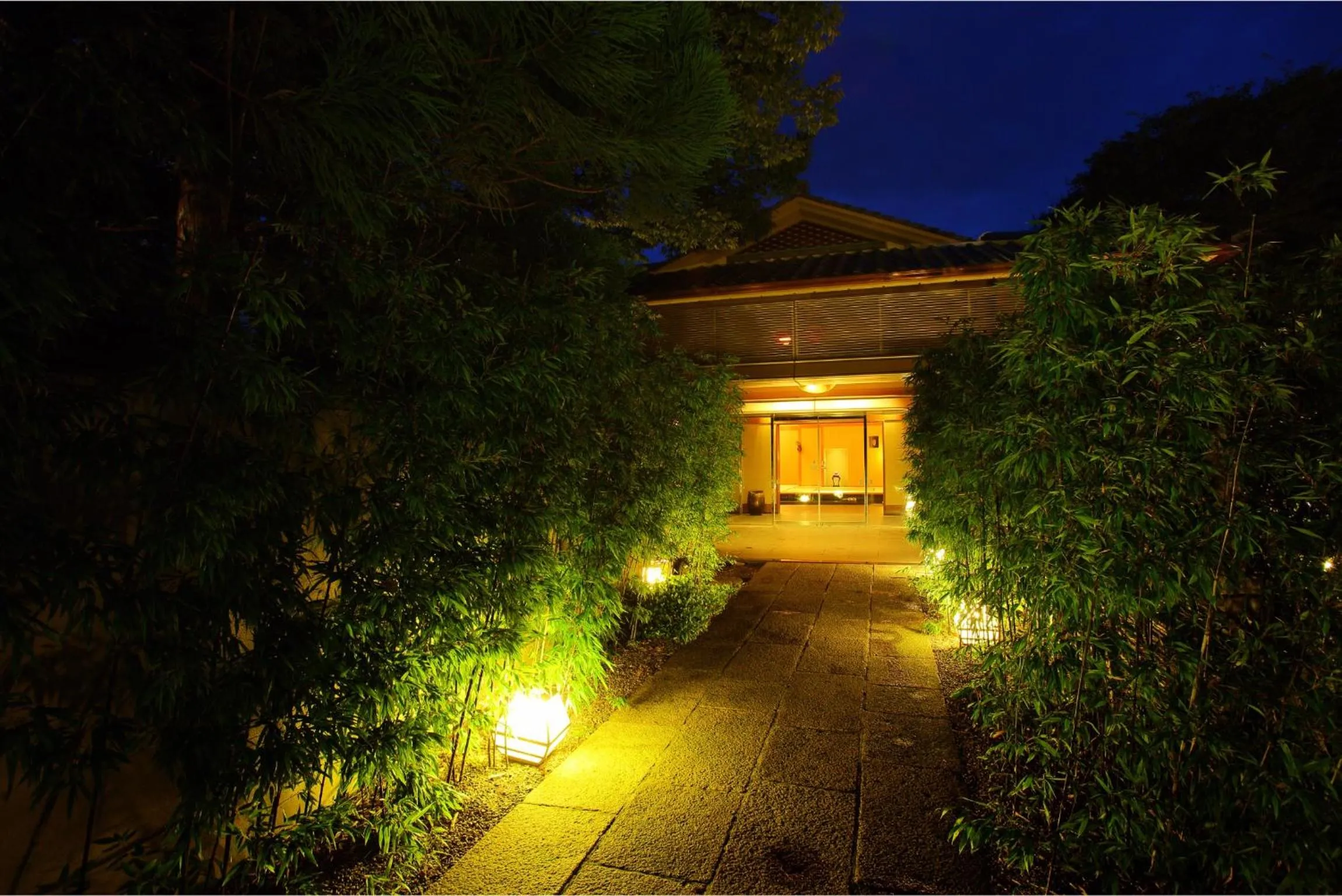 Facade/entrance in Saryo Souen