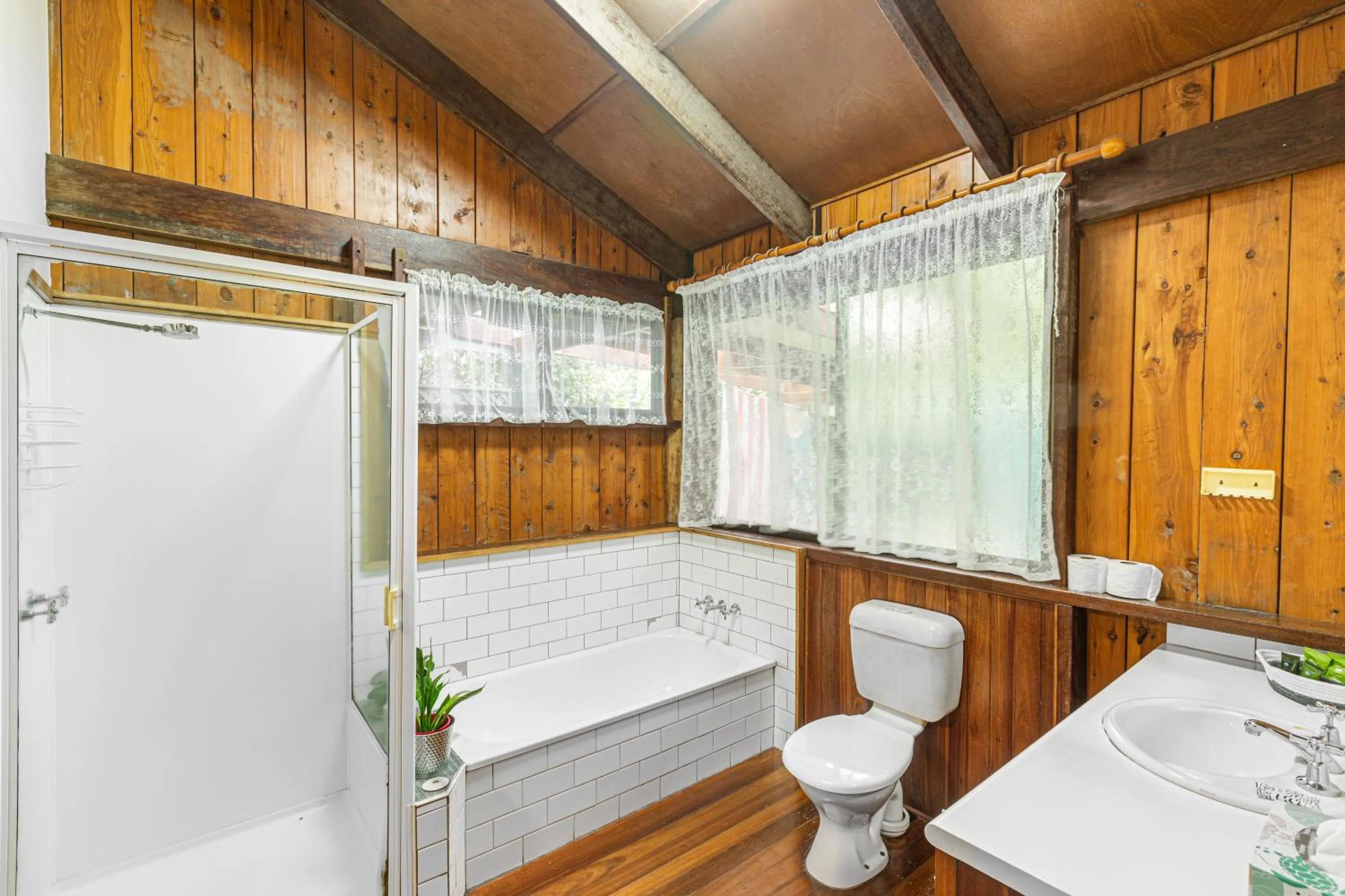 Bathroom, Bed in Atherton Blue Gum