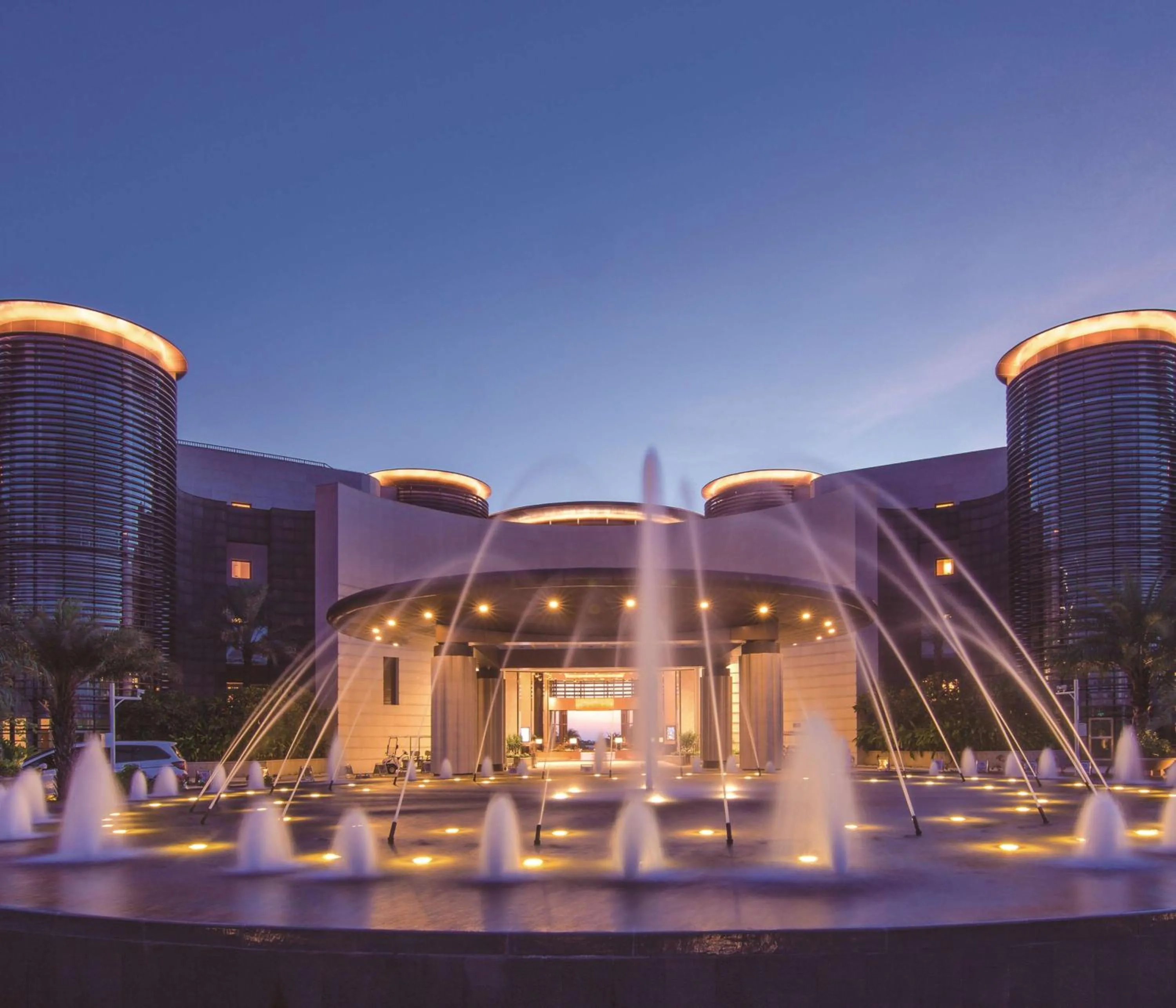 Inner courtyard view, Property Building in Sanya Yazhou Bay Resort Curio Collection by Hilton
