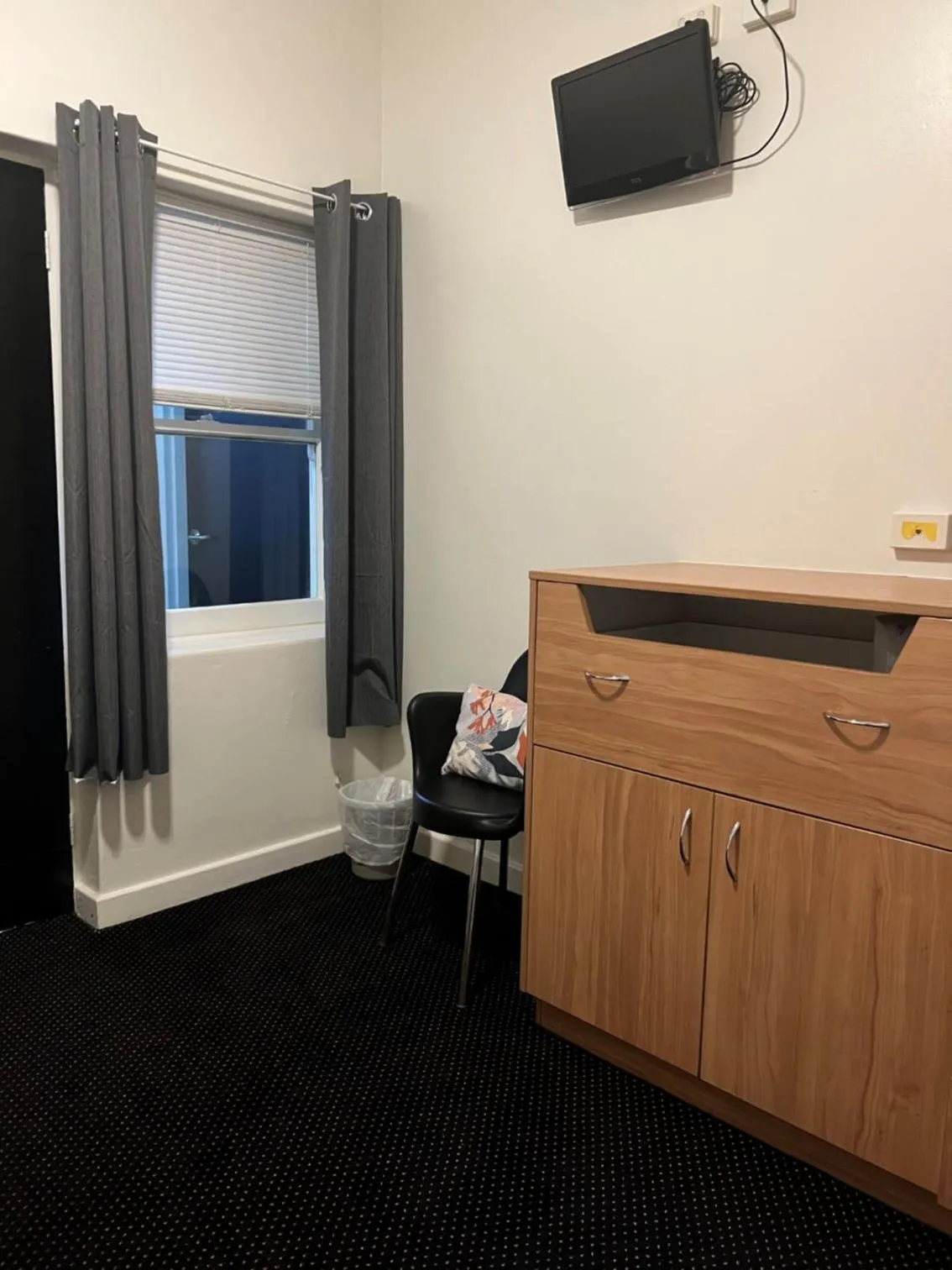 Photo of the whole room in Star Bar Cafe & Hotel