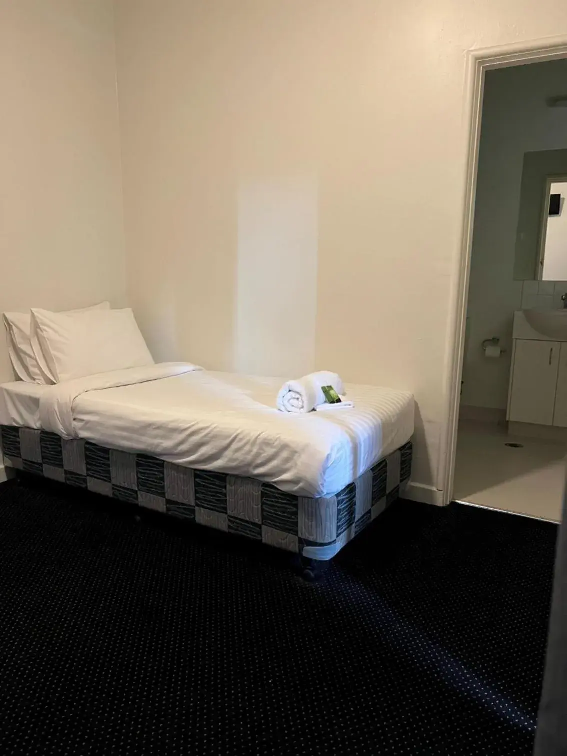 Single Room with Private Bathroom in Star Bar Cafe & Hotel Single Room with Private Bathroom in Star Bar Cafe & Hotel