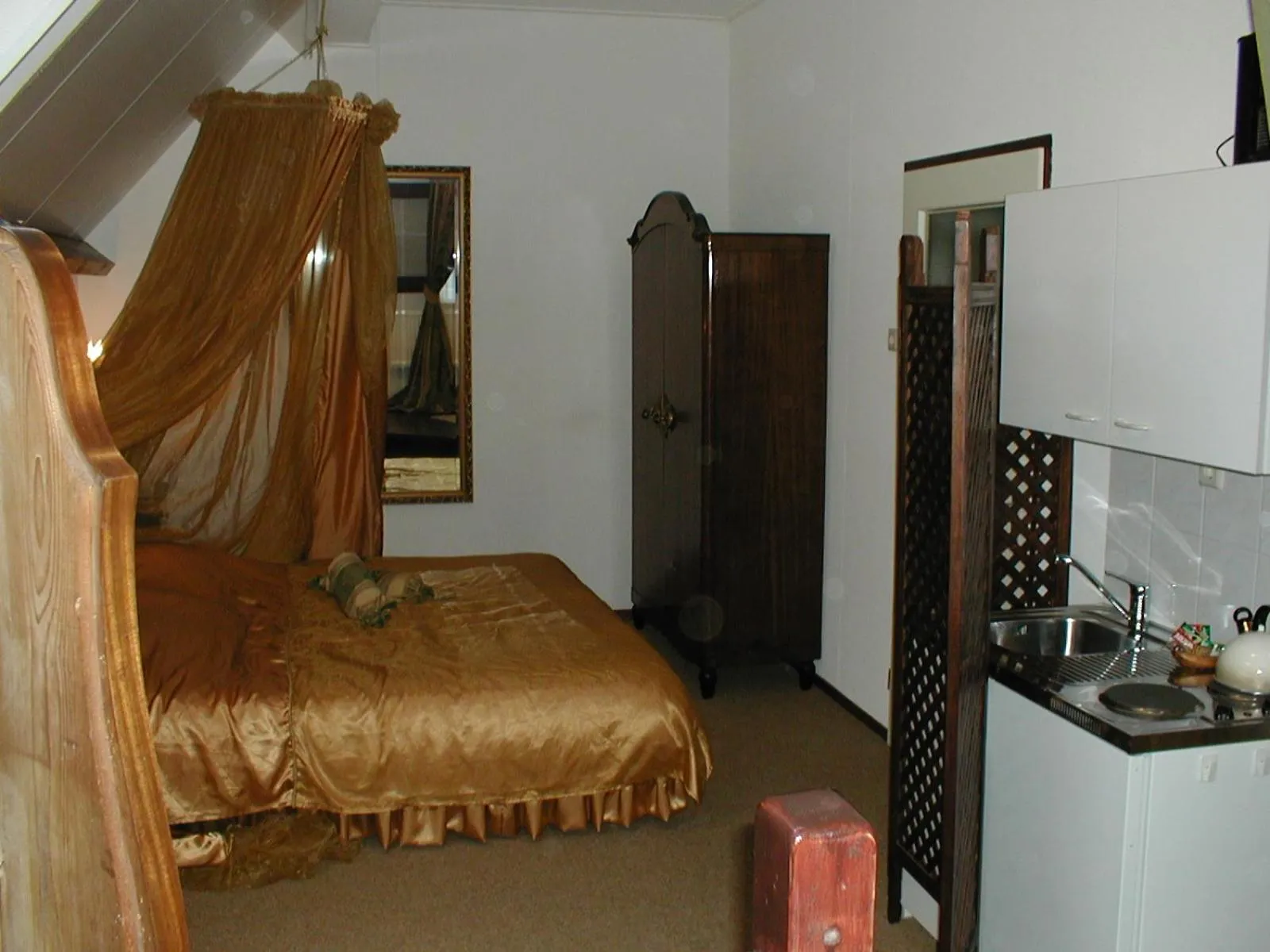 Bedroom, Bed in Hanzestadslogement "De Leeuw", logies in het centrum van Deventer